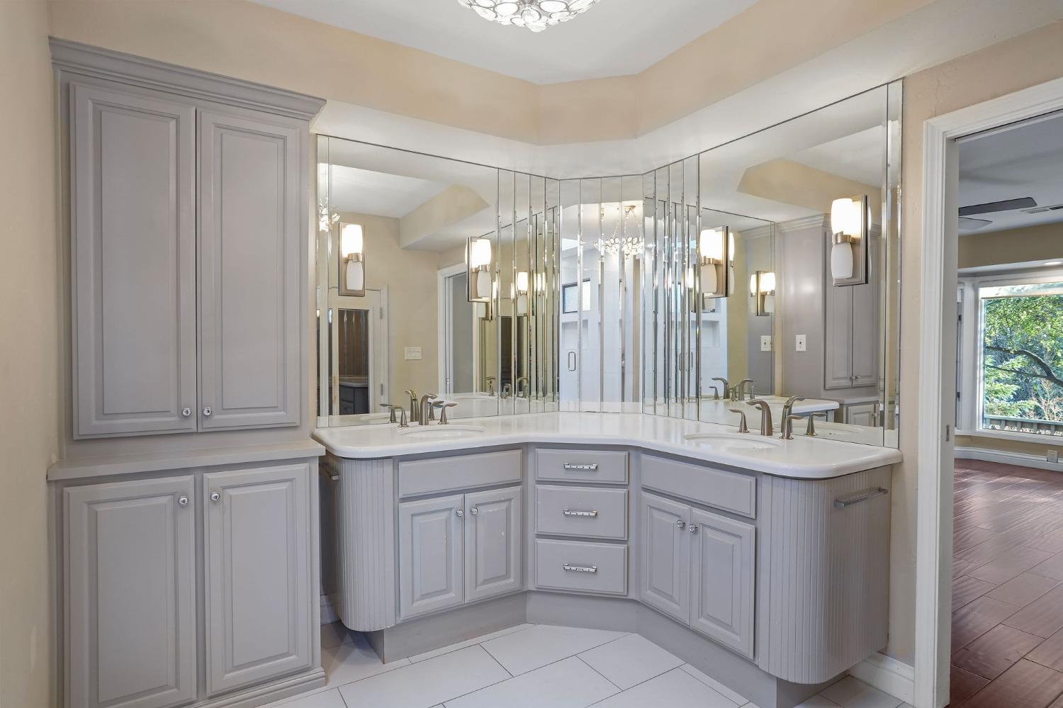 7664 Southcliff Drive