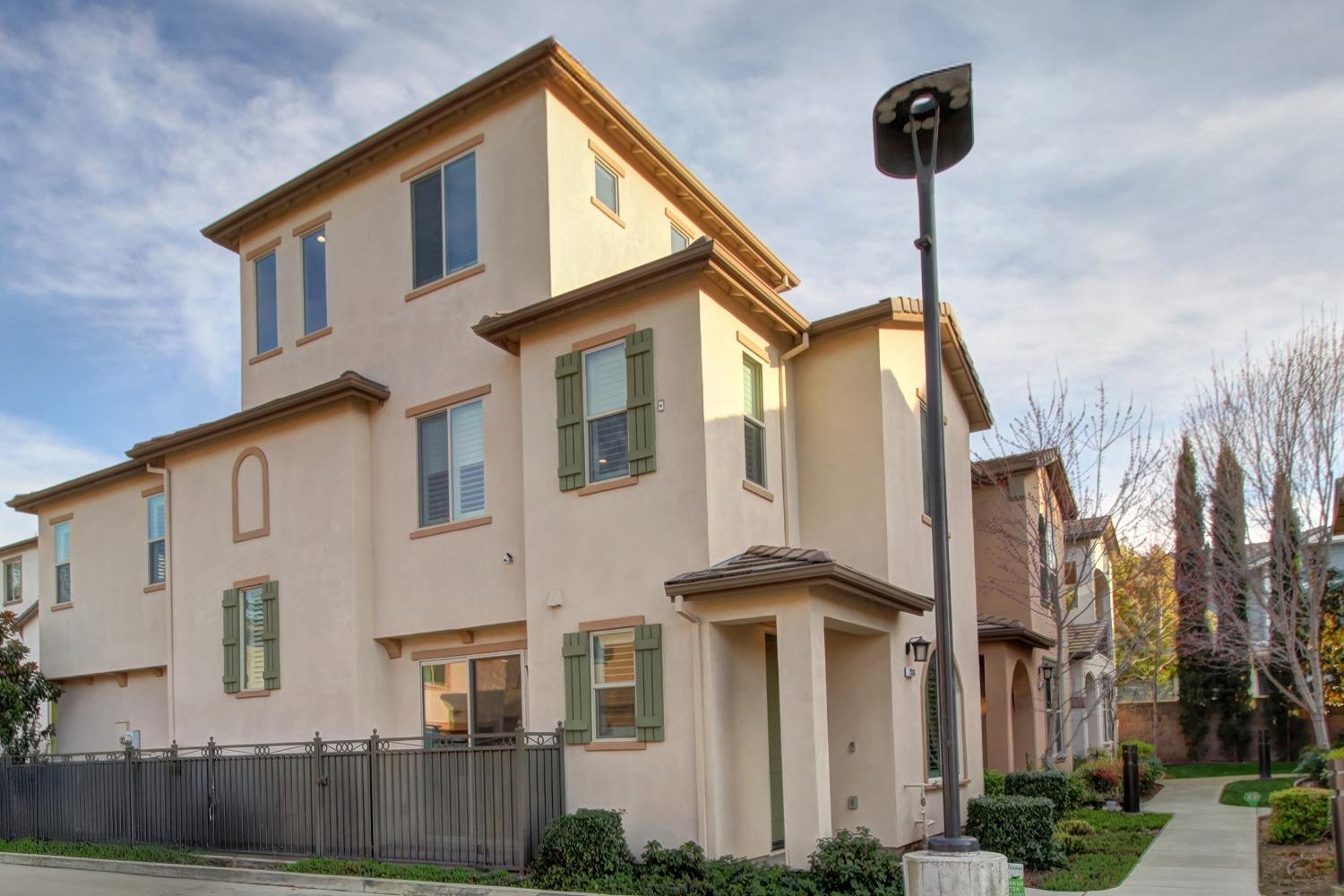 2536 Villa Terrace Lane