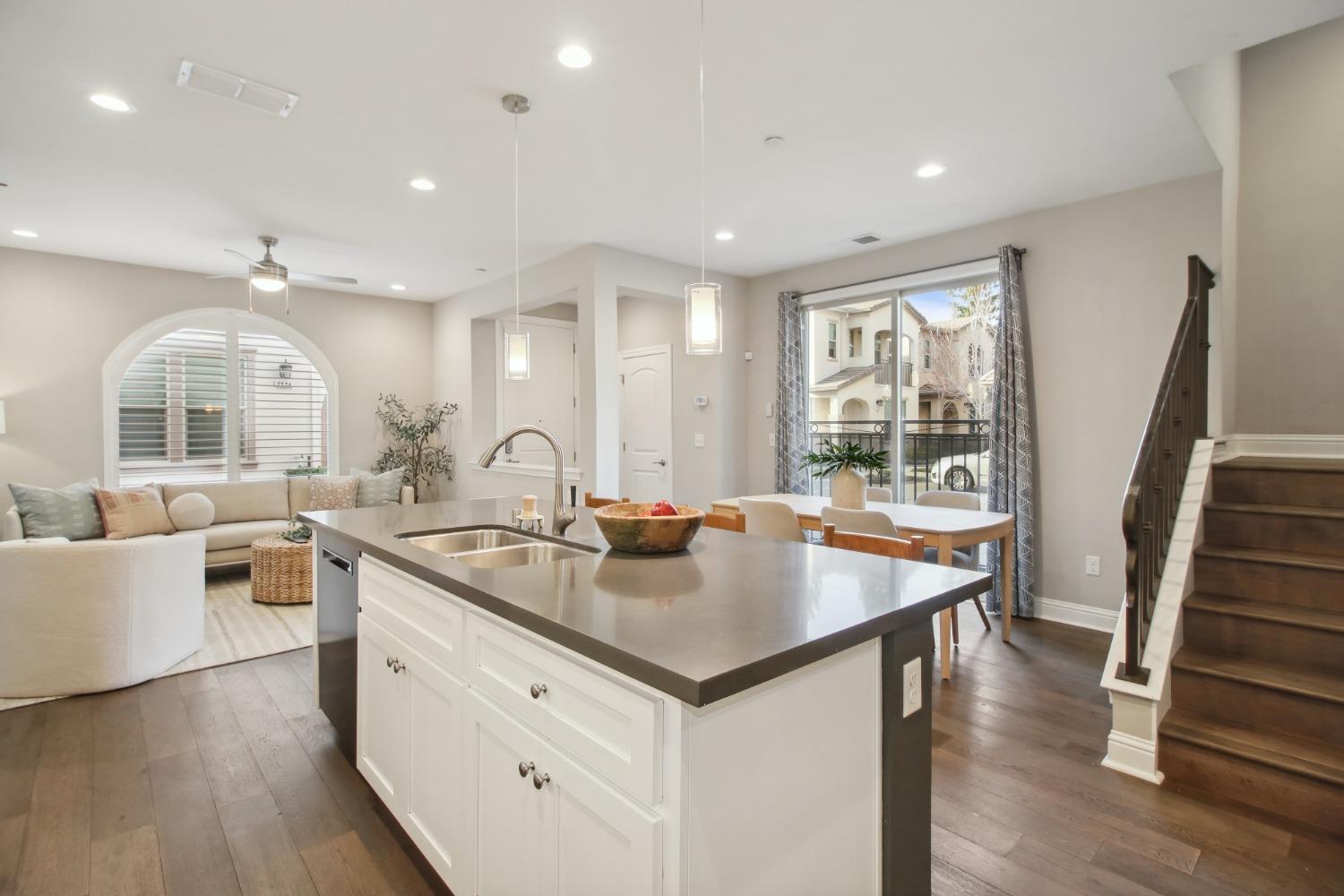 2536 Villa Terrace Lane