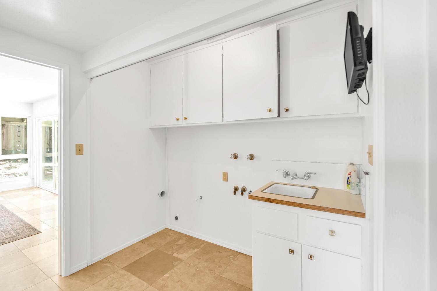 3318 American River Drive