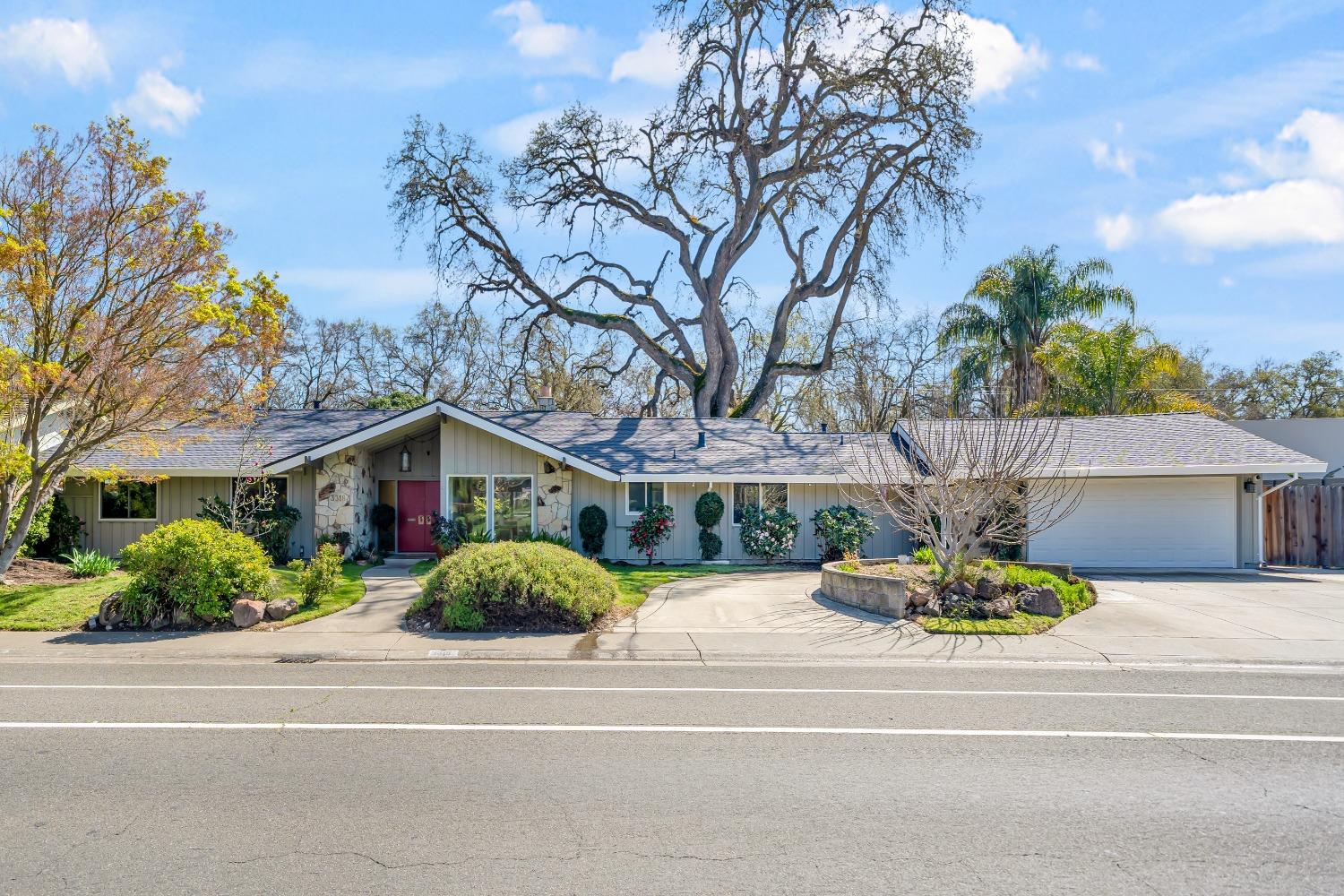 3318 American River Drive