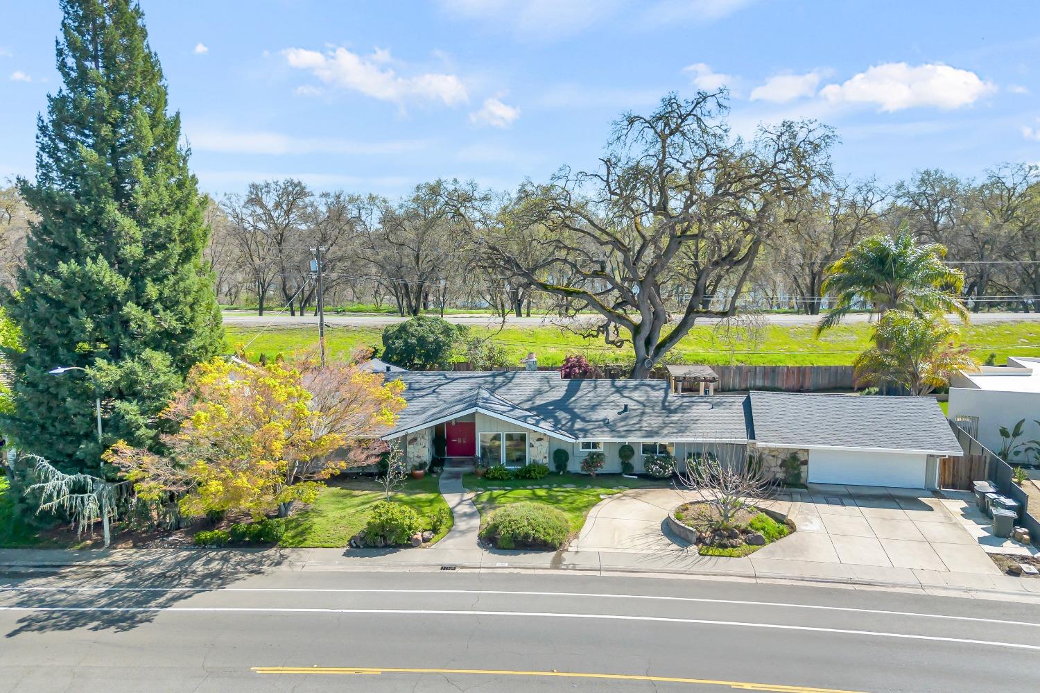 3318 American River Drive