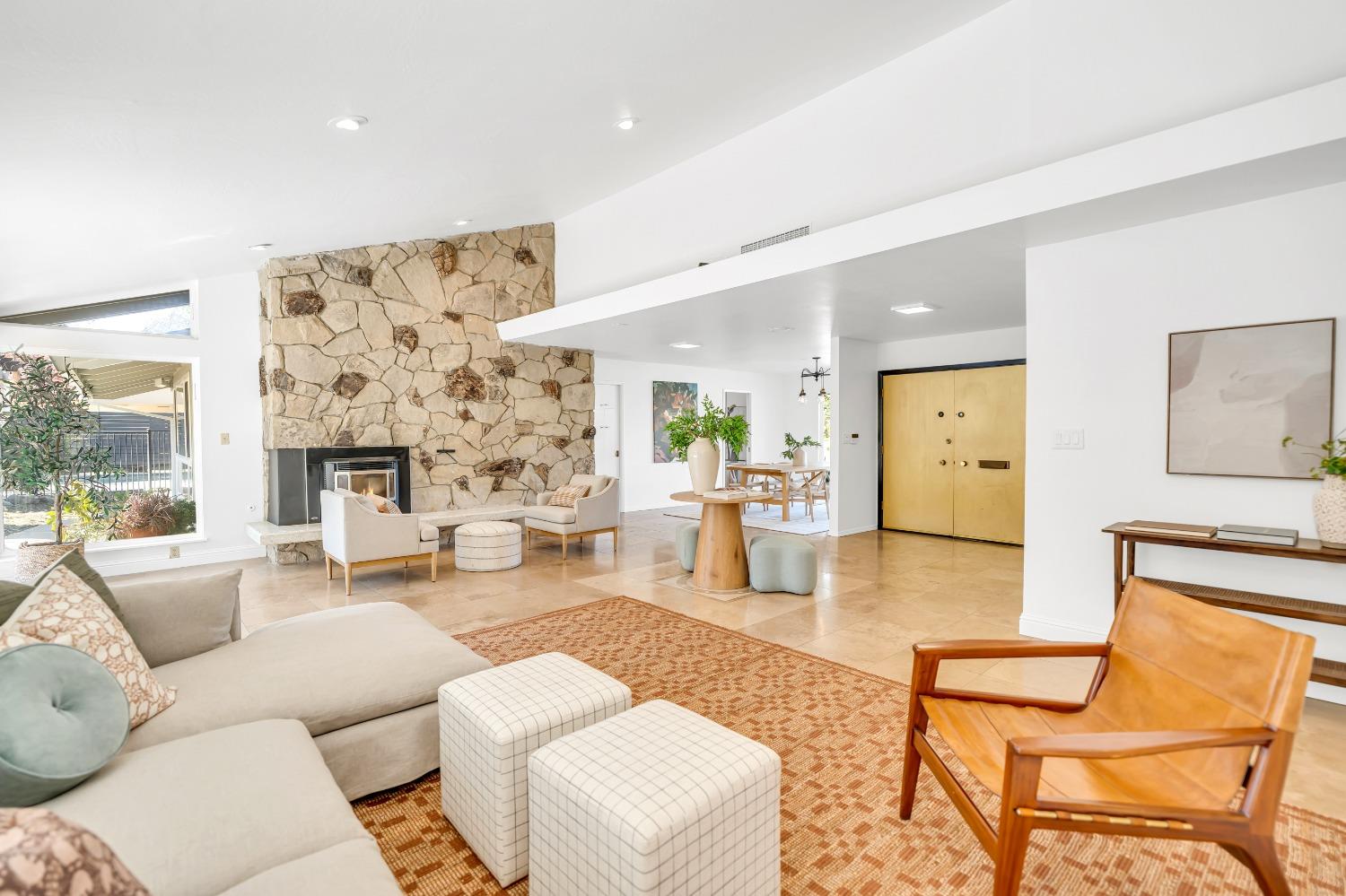 3318 American River Drive