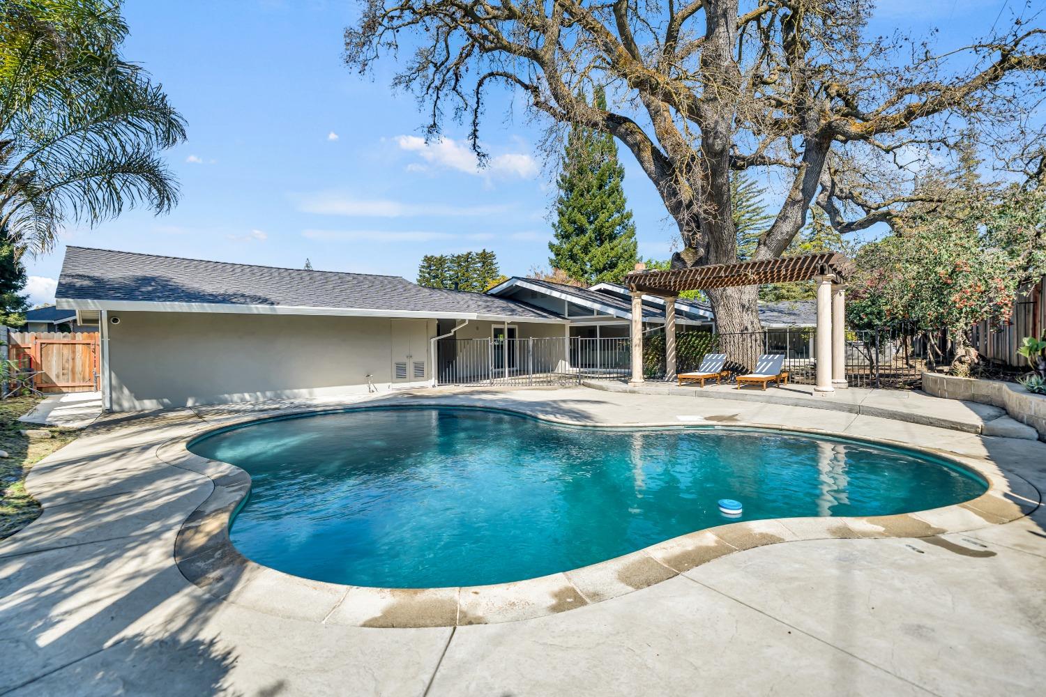 3318 American River Drive