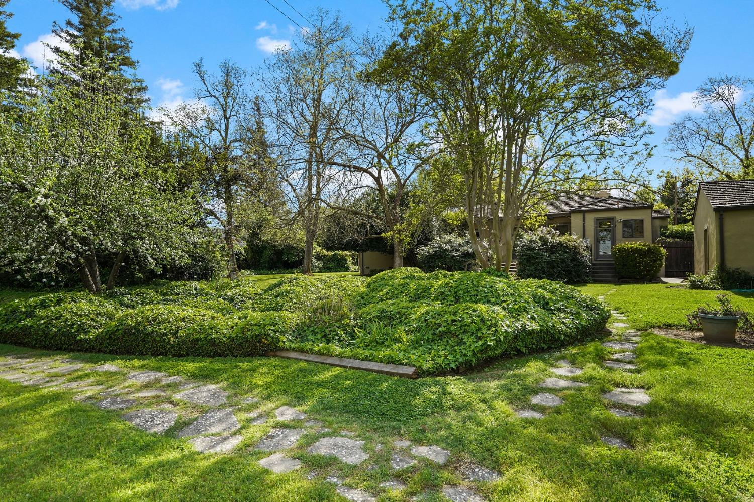 1240 Mariemont Avenue