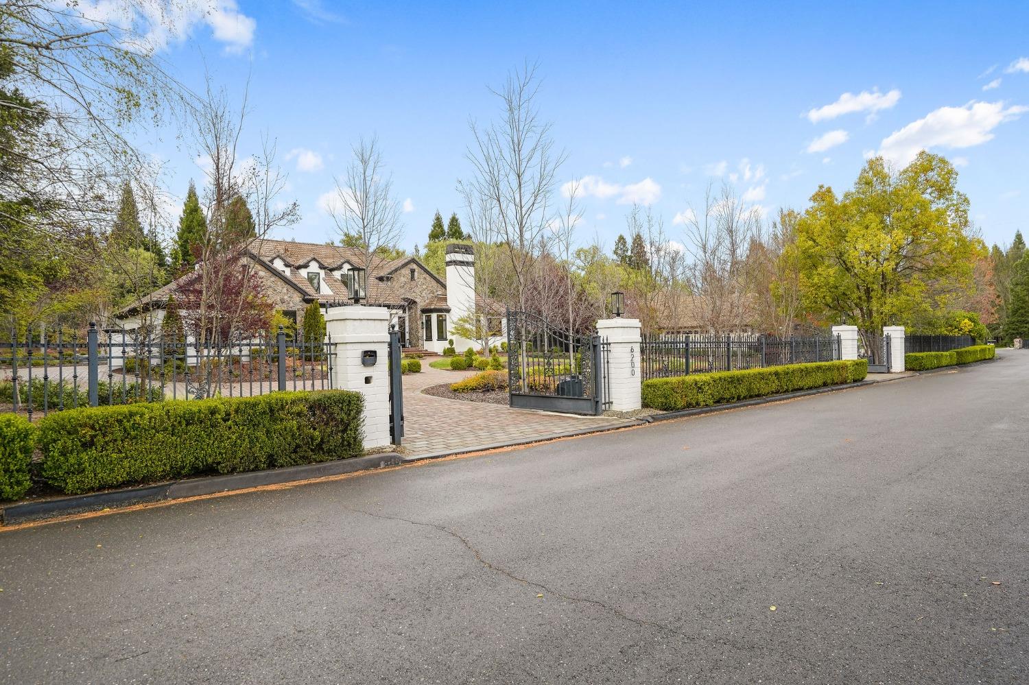 6200 Barcelona Court