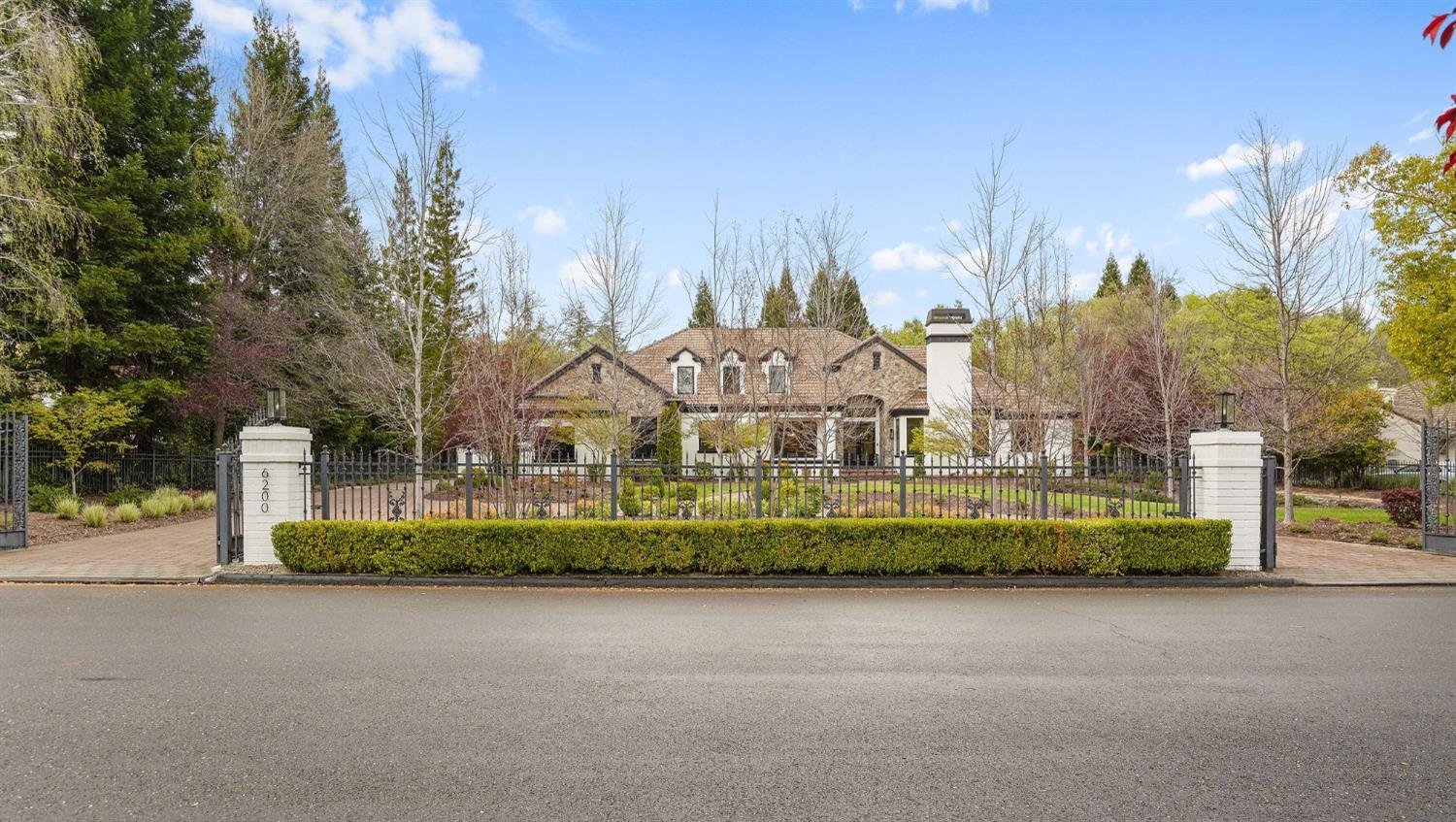 6200 Barcelona Court