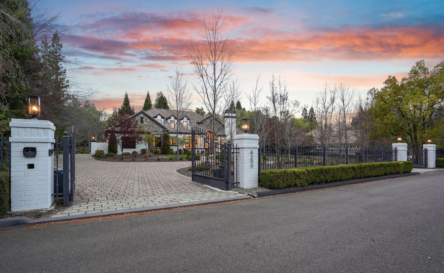 6200 Barcelona Court