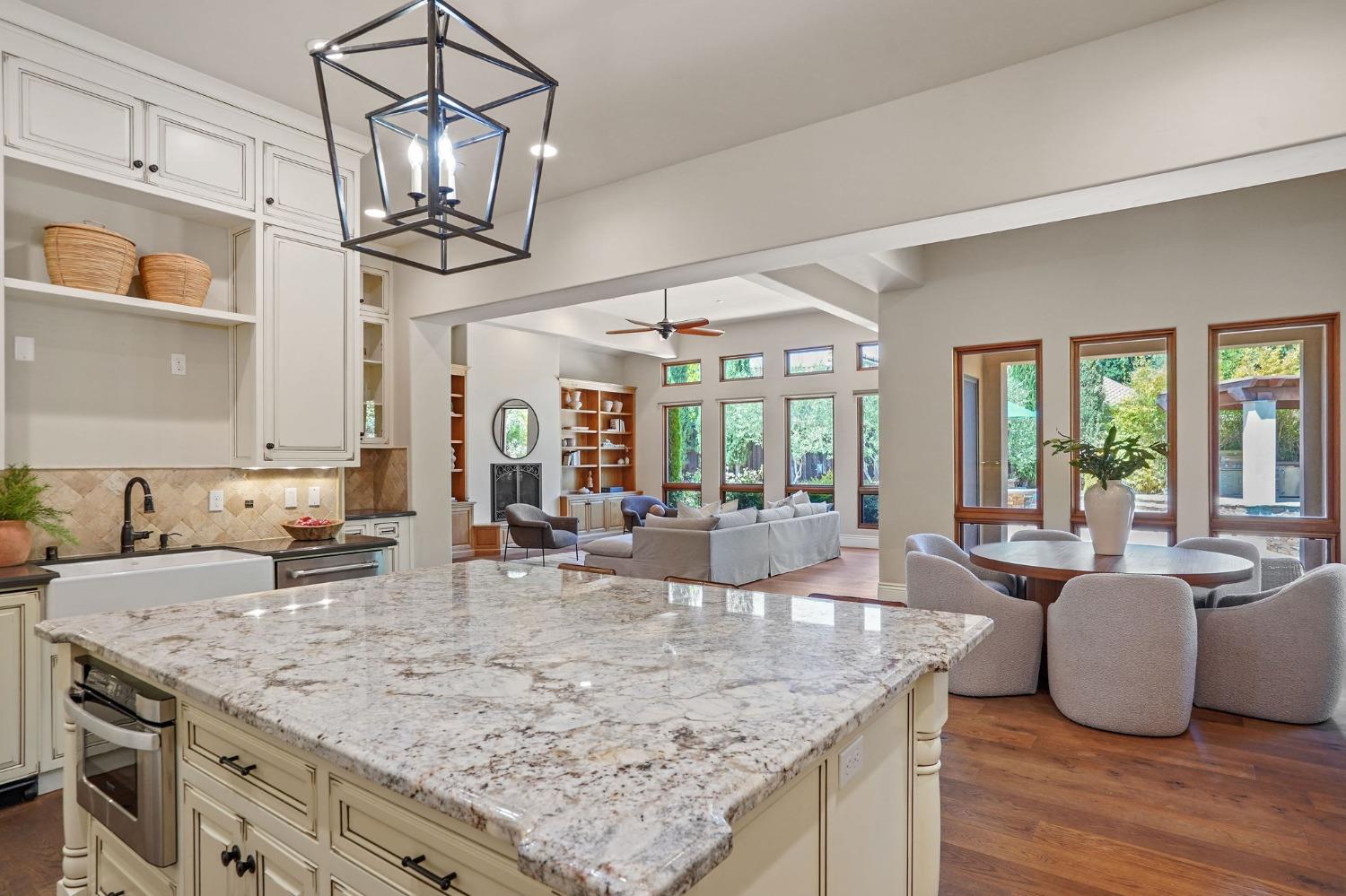 1366 Pars Oak Lane