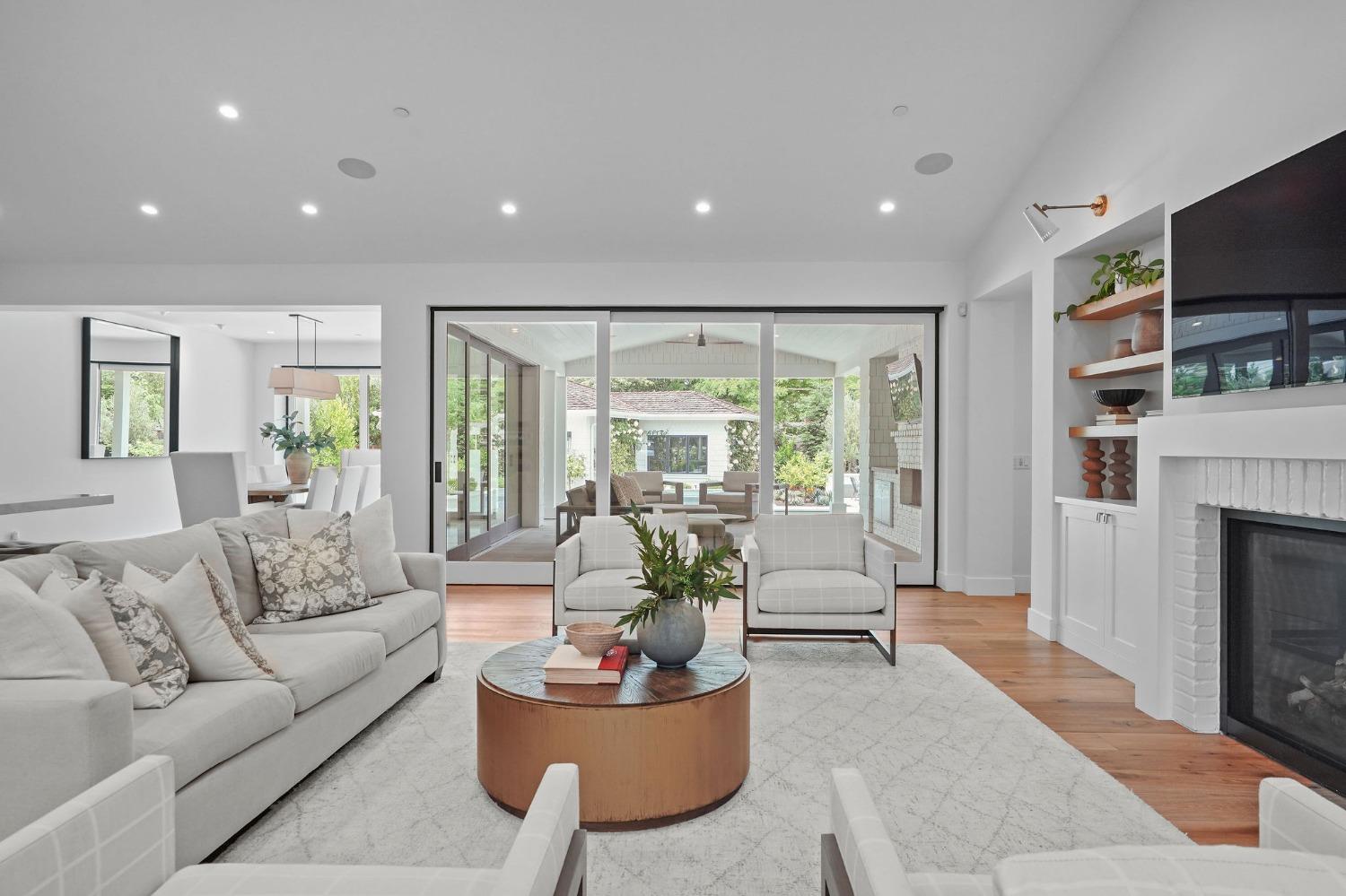 3313 Sierra Oaks Drive