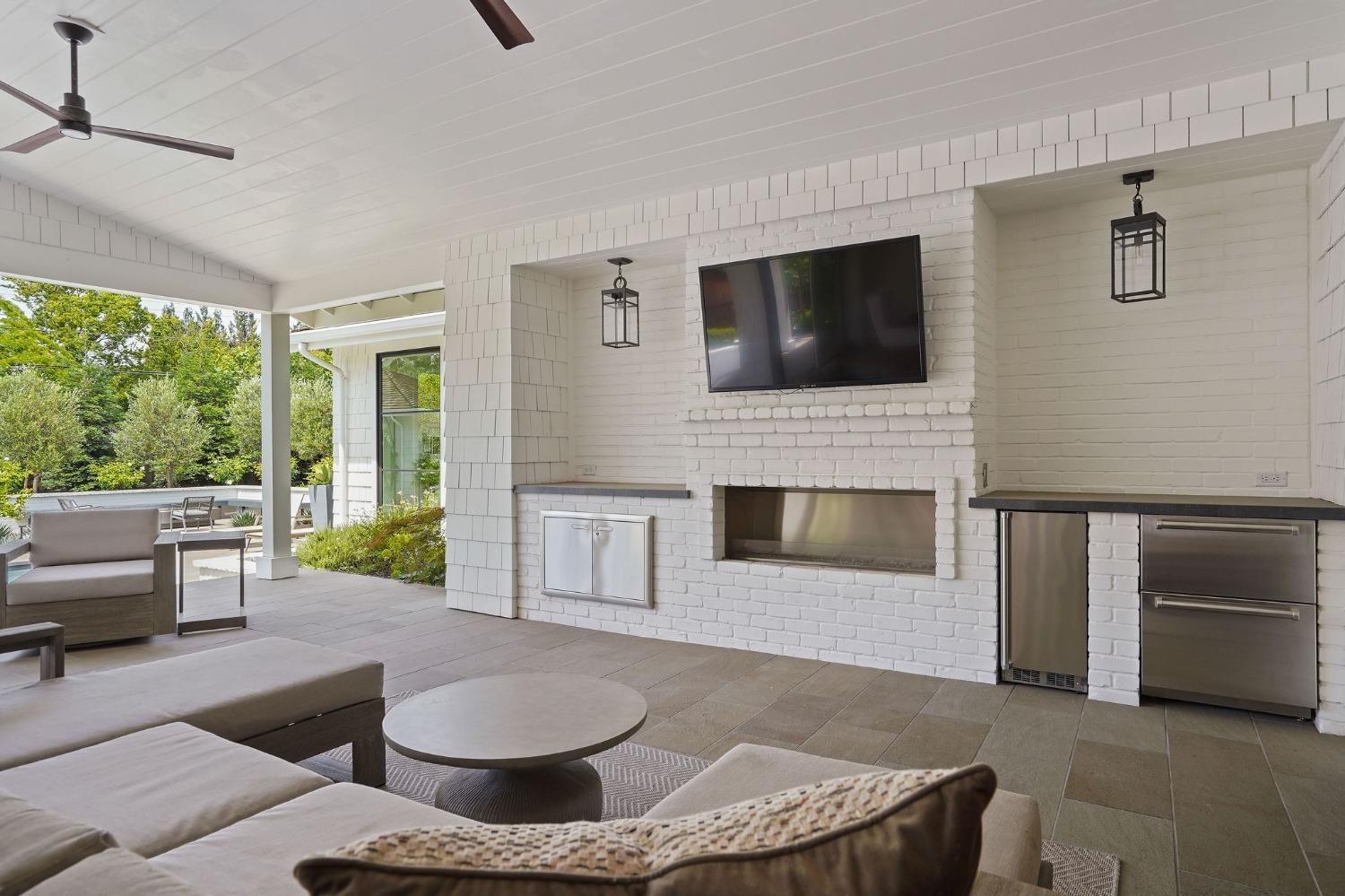 3313 Sierra Oaks Drive