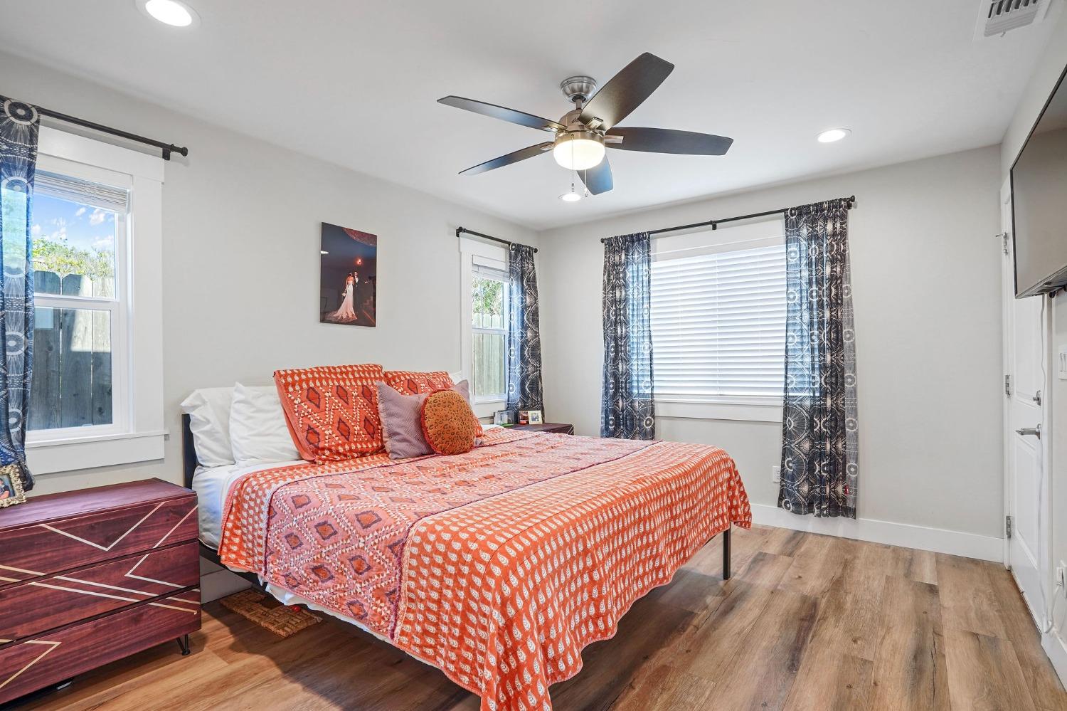 2741 Santa Clara Way