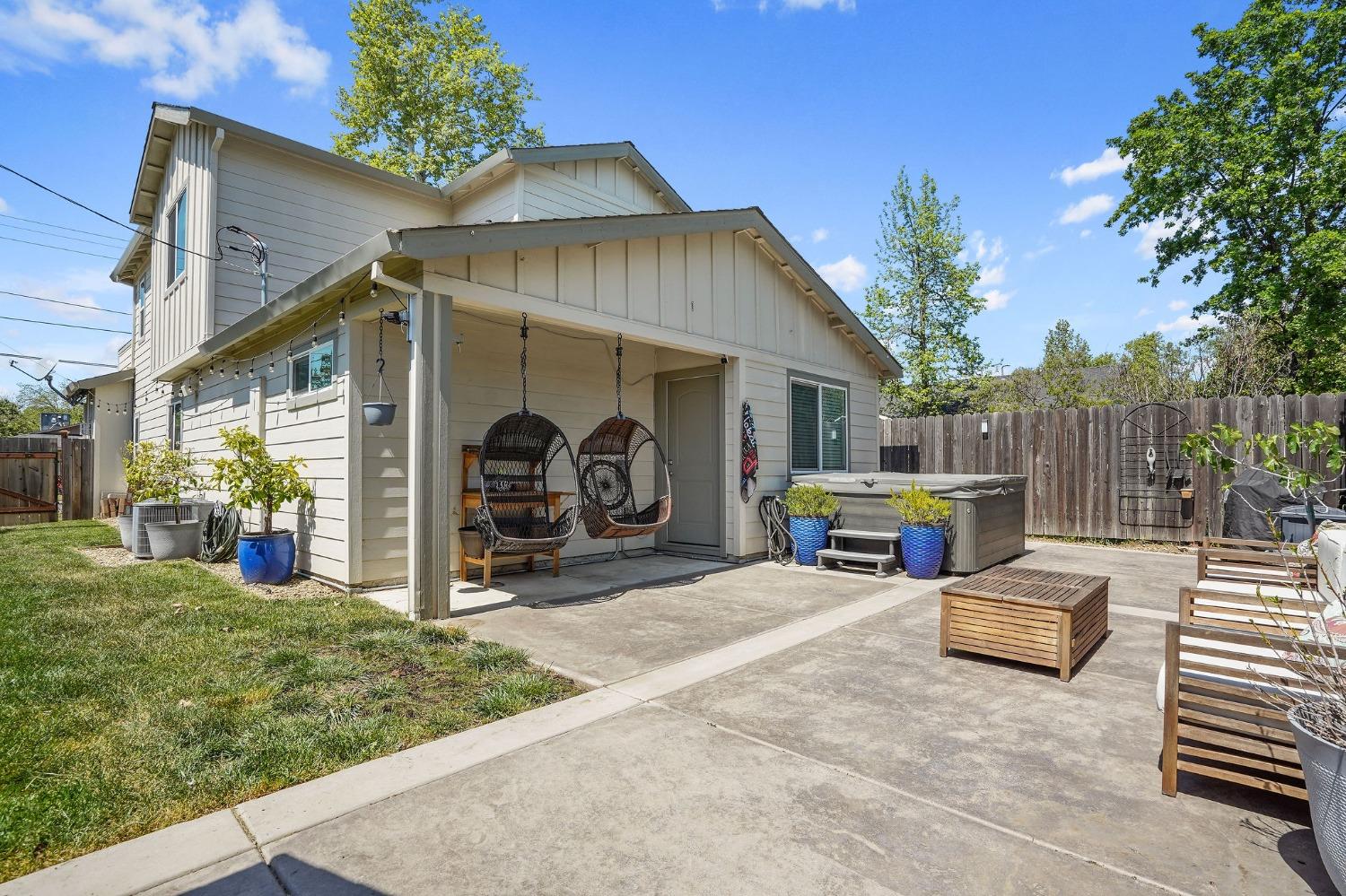 2741 Santa Clara Way