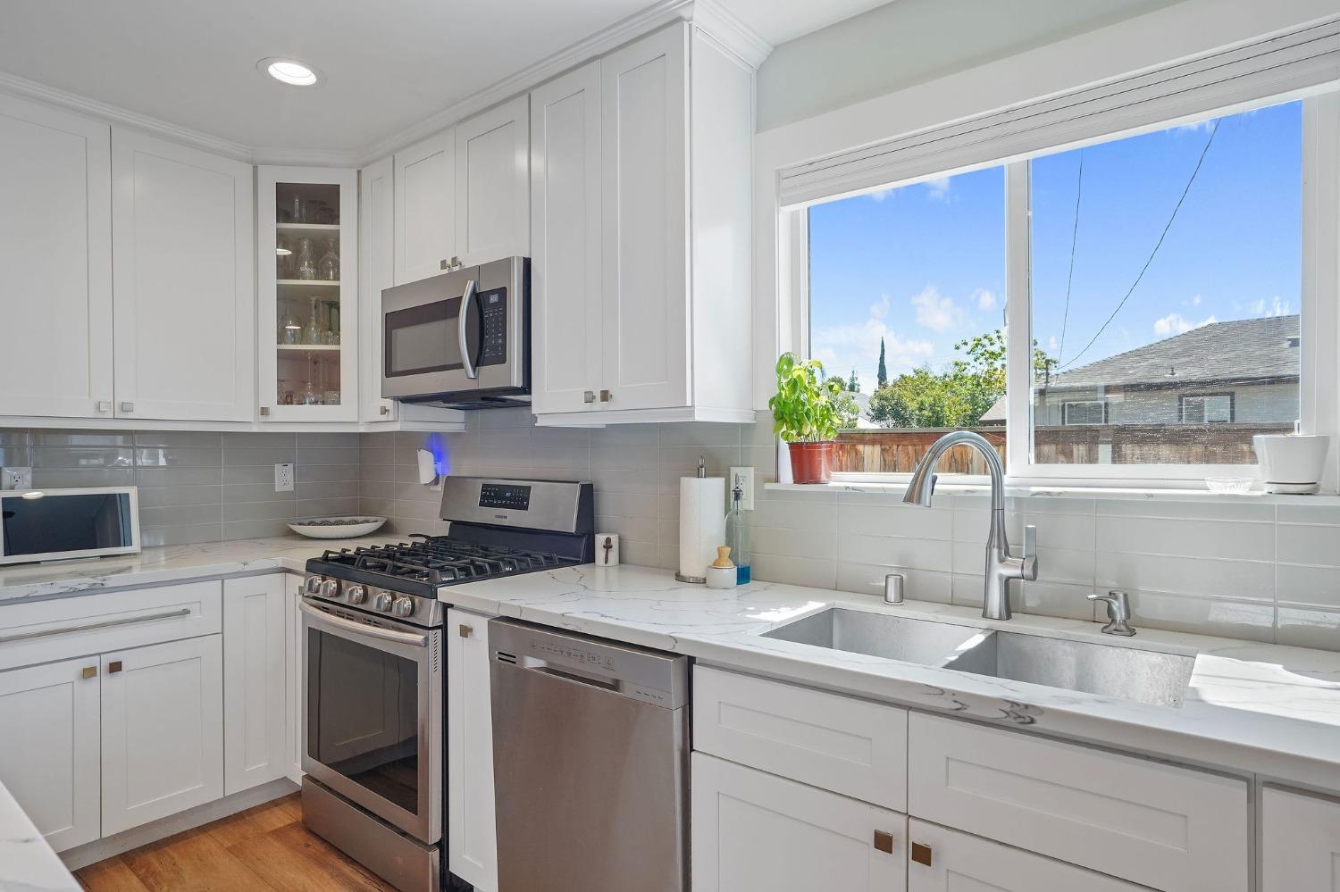 2741 Santa Clara Way