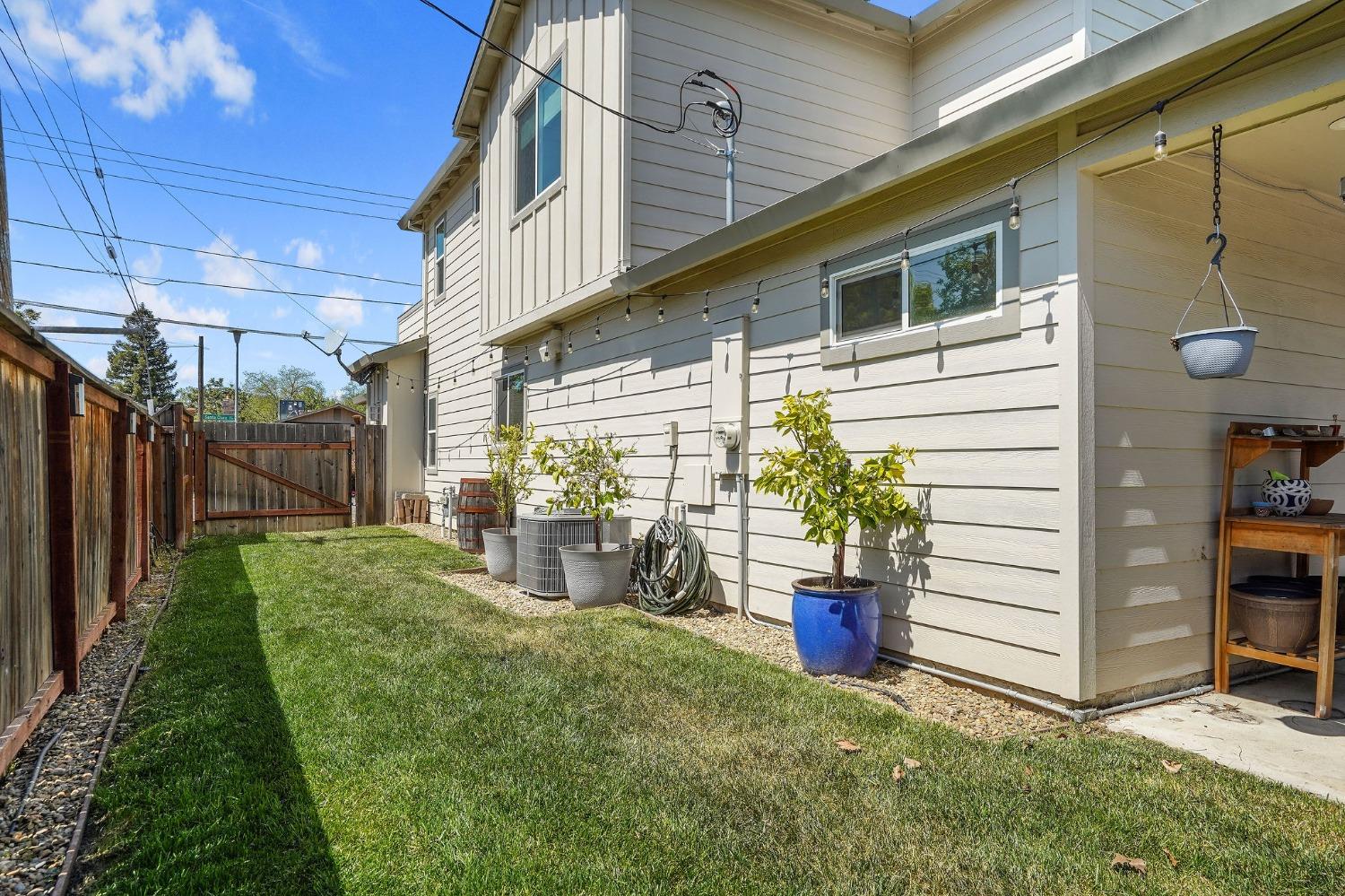 2741 Santa Clara Way