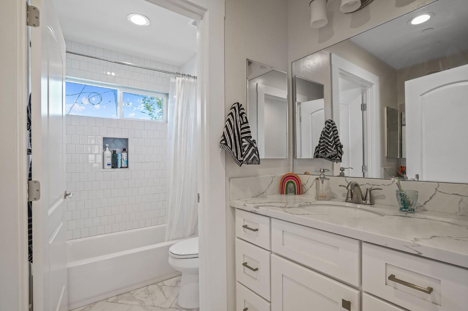 2741 Santa Clara Way