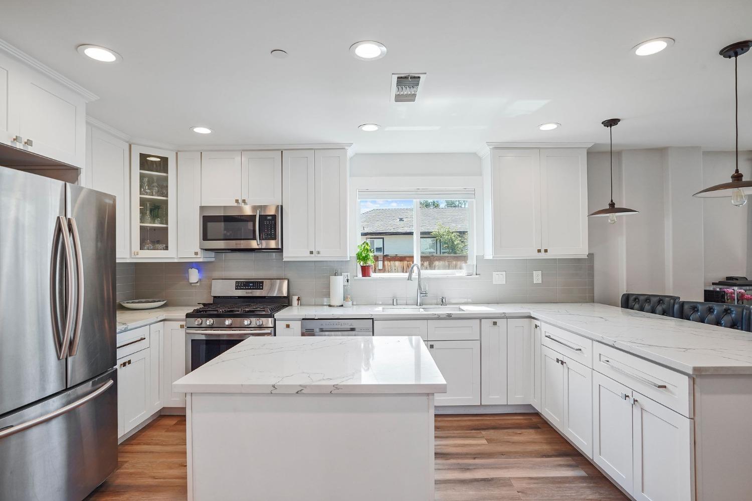 2741 Santa Clara Way