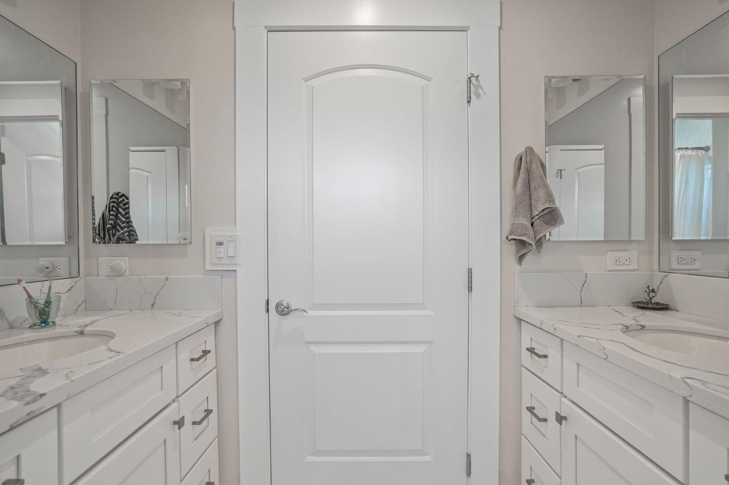 2741 Santa Clara Way