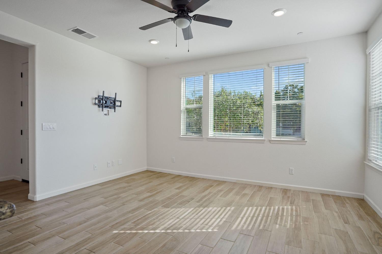 2109 Pleasant Grove Blvd