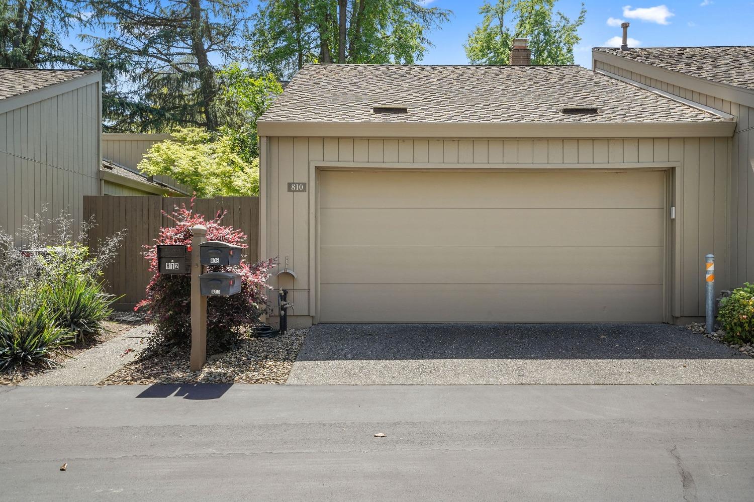 810 Dunbarton Circle