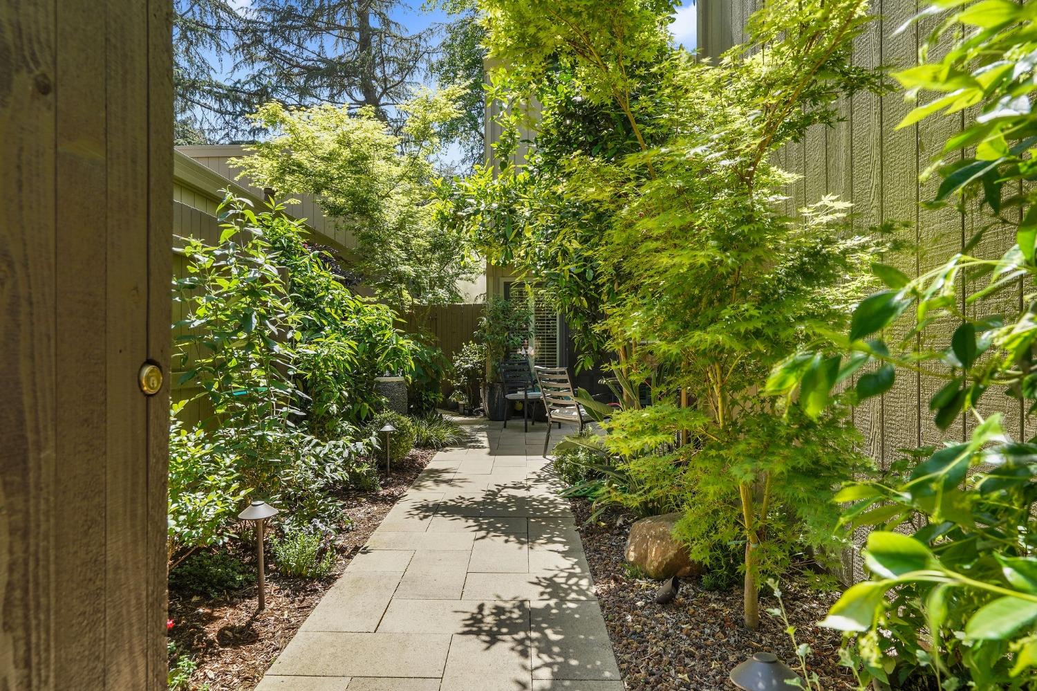 810 Dunbarton Circle
