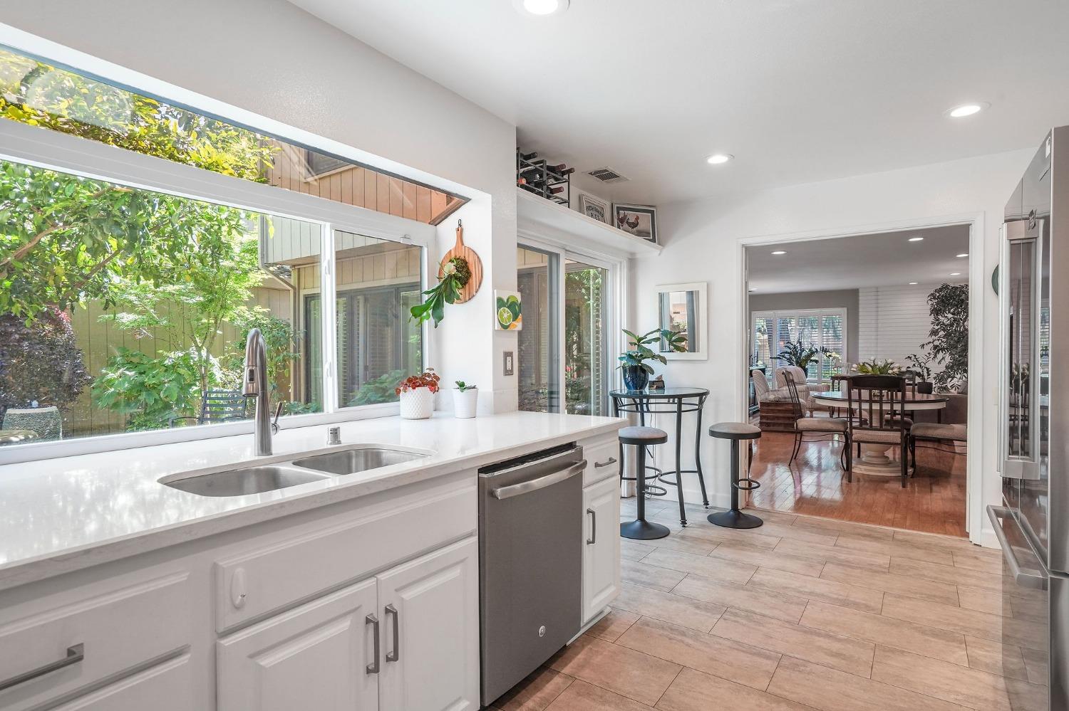 810 Dunbarton Circle