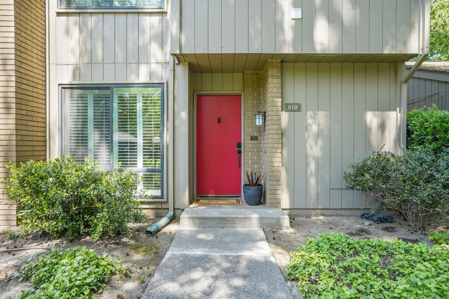 810 Dunbarton Circle