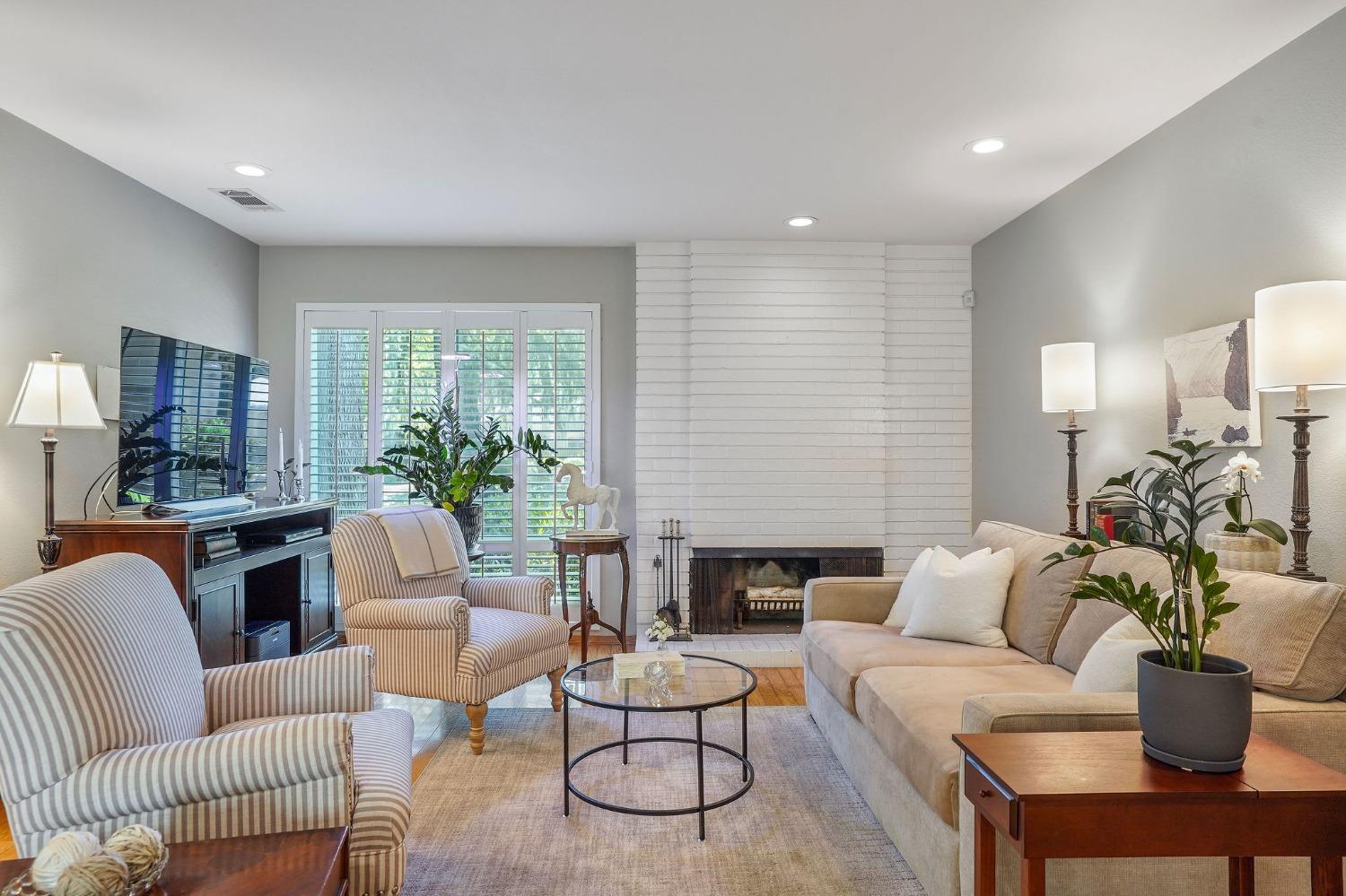 810 Dunbarton Circle