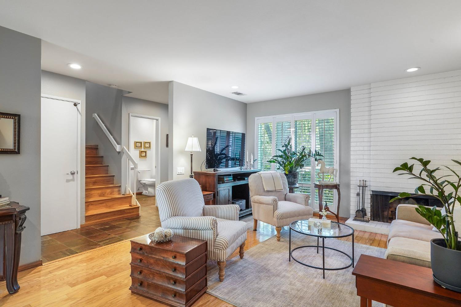 810 Dunbarton Circle
