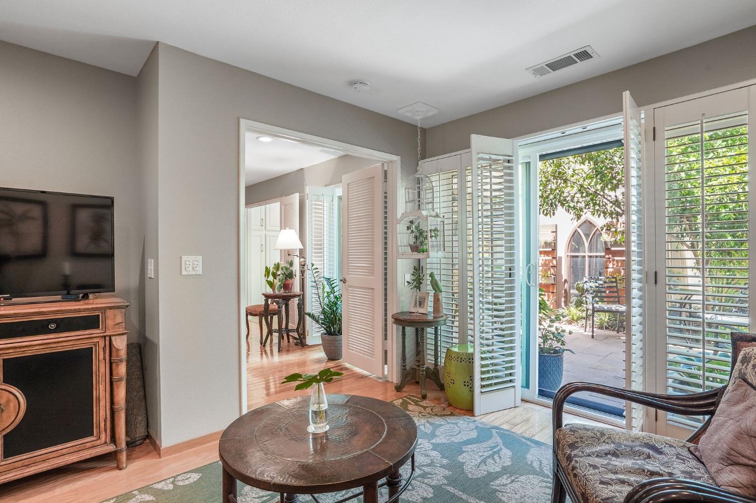810 Dunbarton Circle