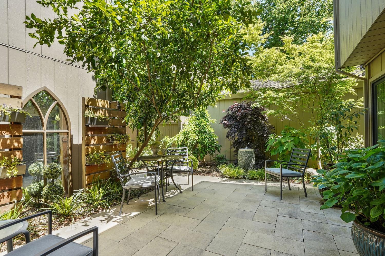 810 Dunbarton Circle