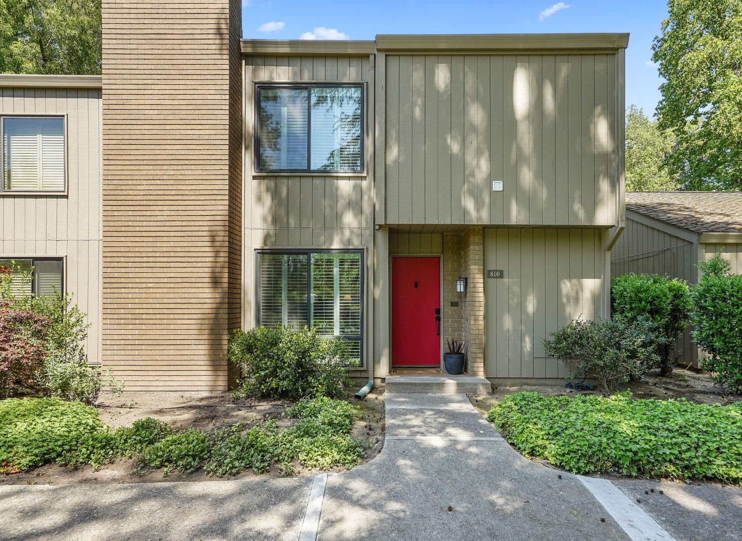 810 Dunbarton Circle