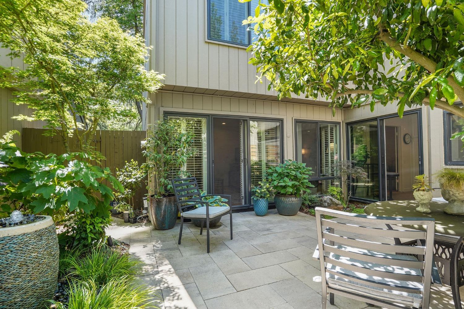 810 Dunbarton Circle
