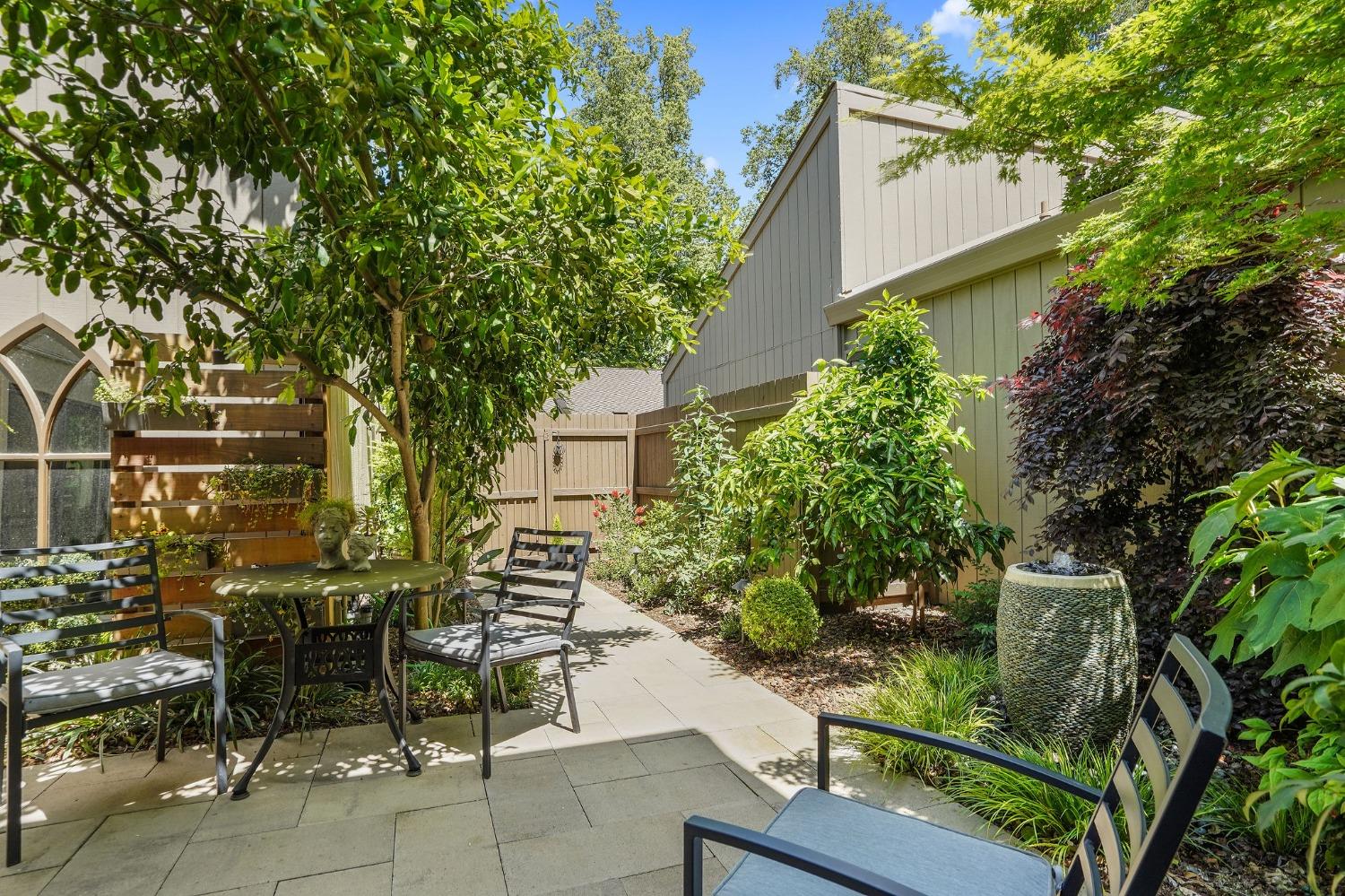 810 Dunbarton Circle