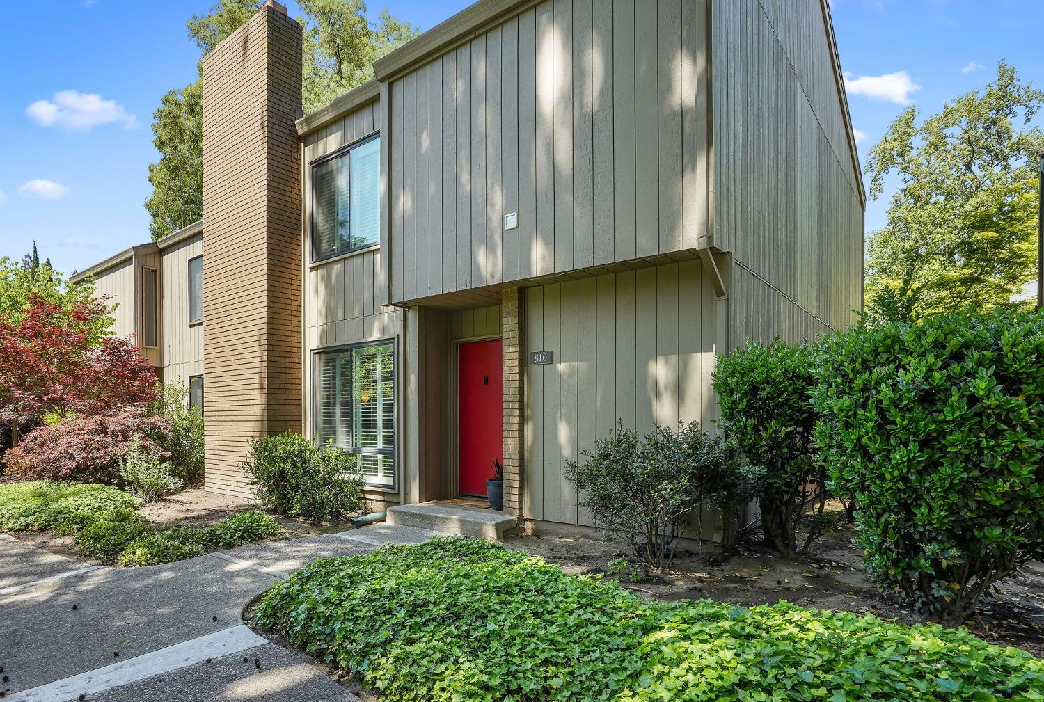 810 Dunbarton Circle