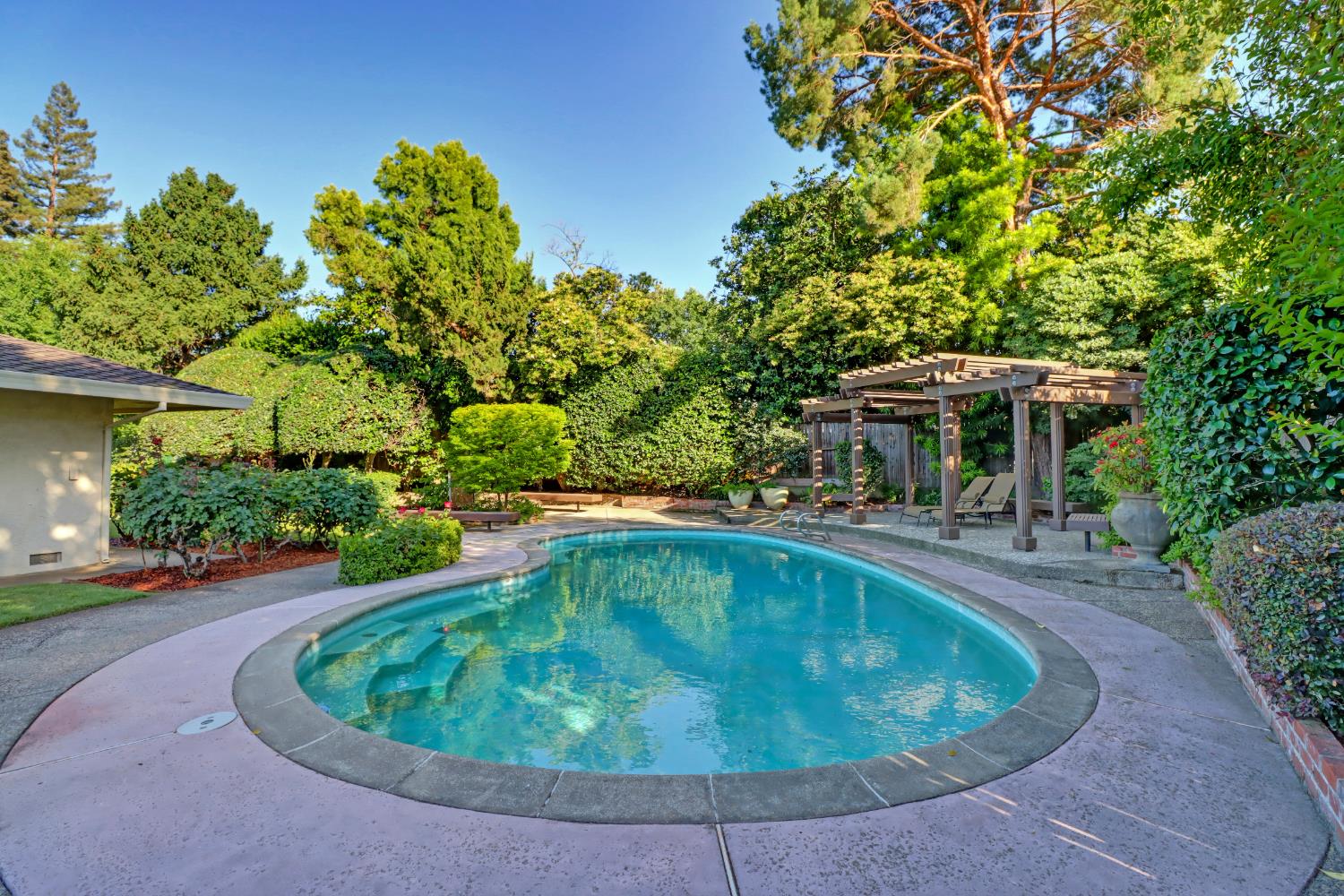 3910 American River Drive