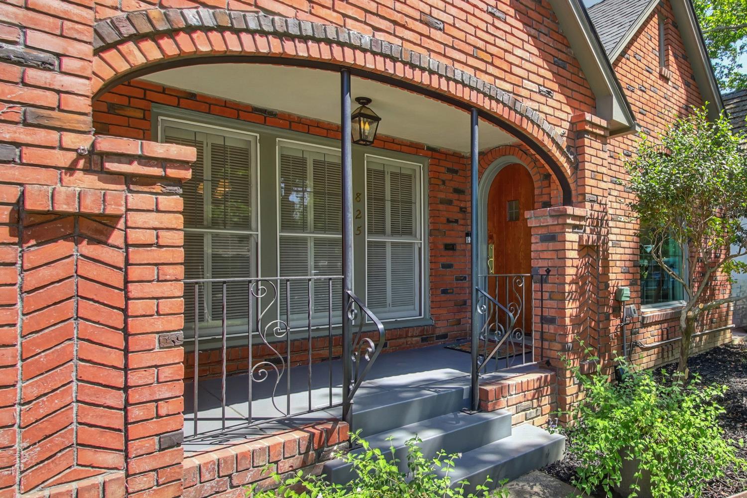 825 45th Street