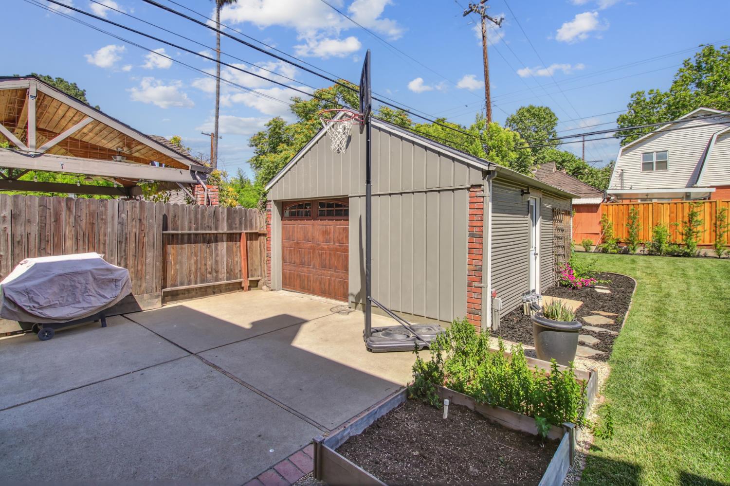 825 45th Street