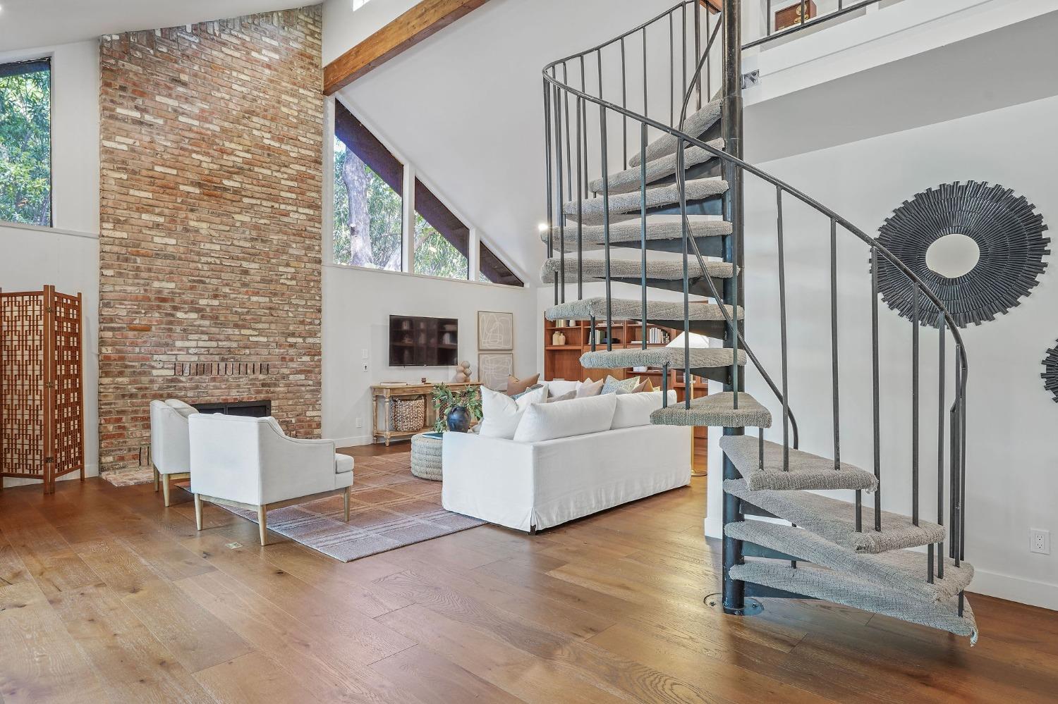 5940 Sarah Court