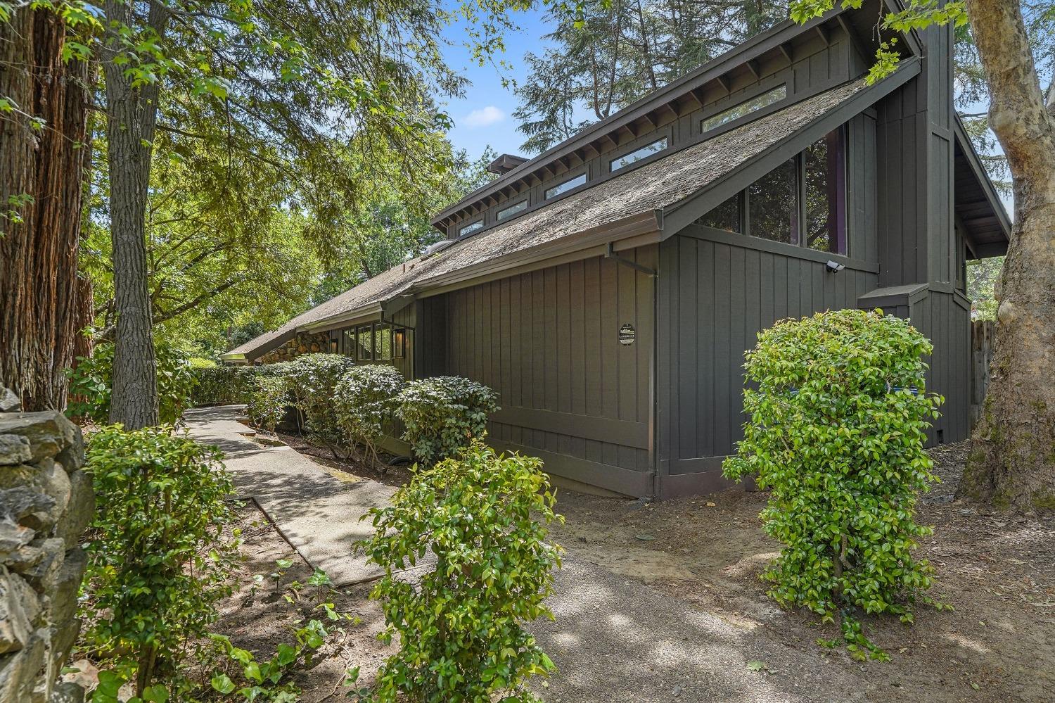 5940 Sarah Court