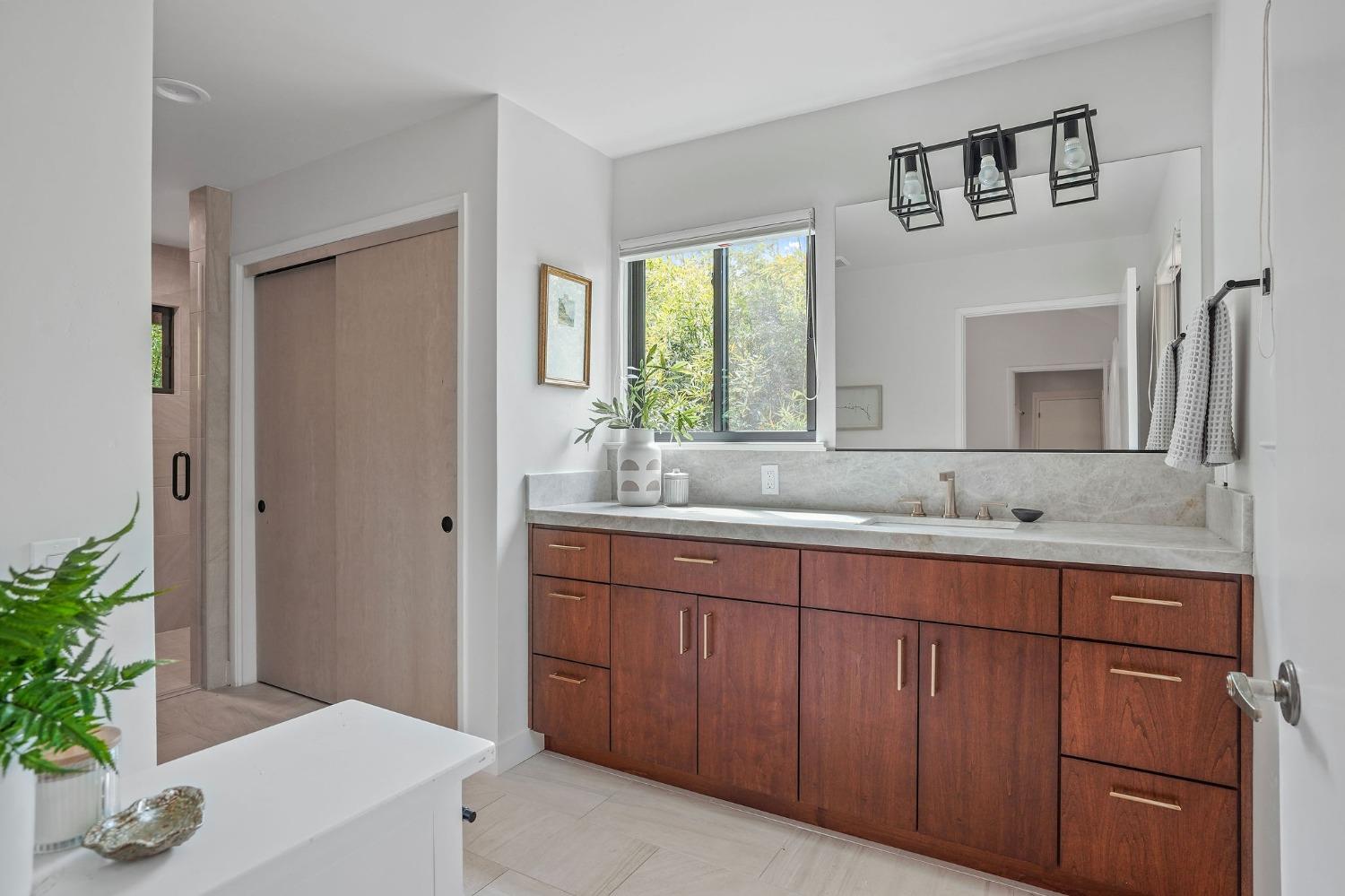 5940 Sarah Court