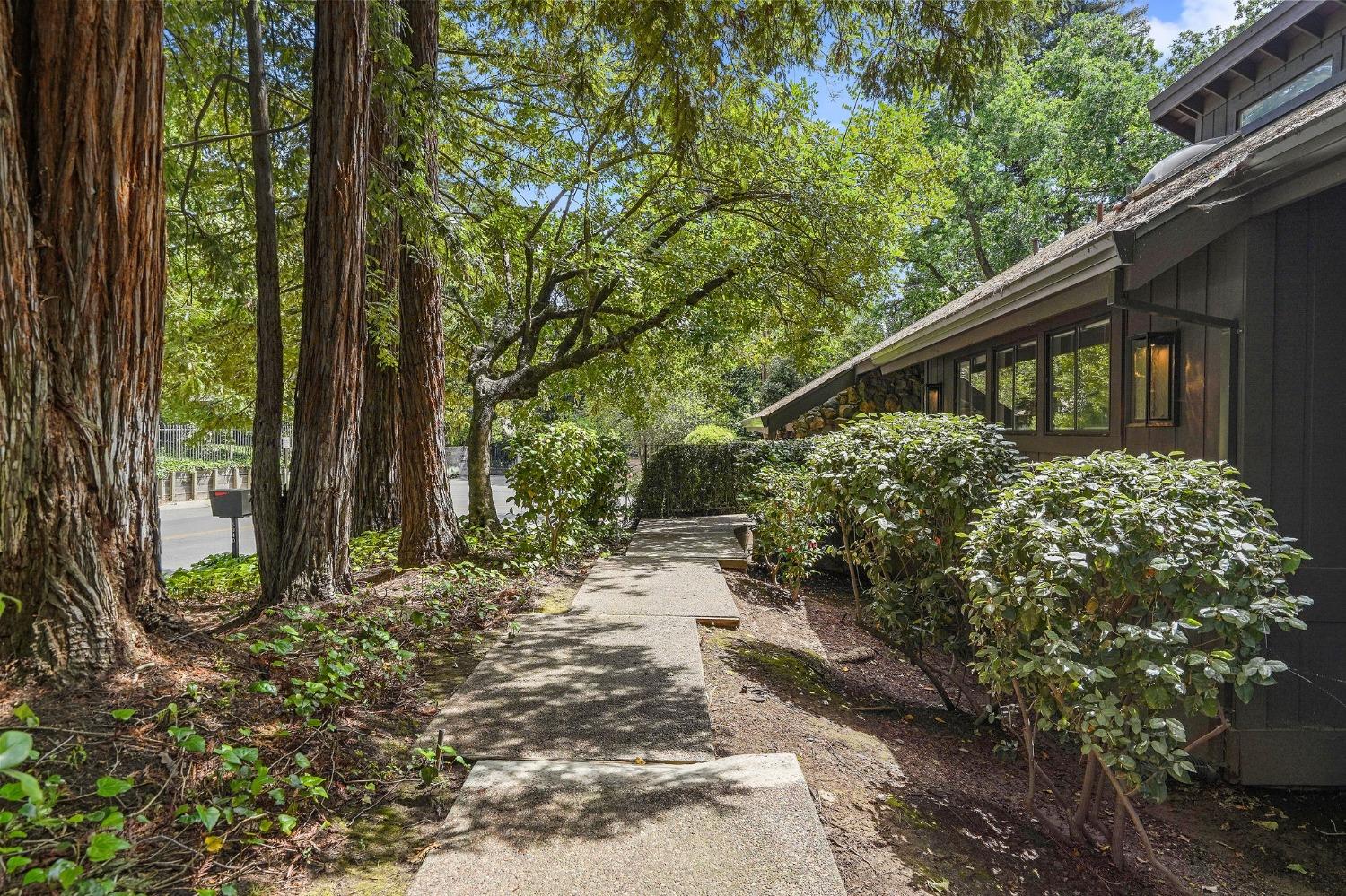 5940 Sarah Court
