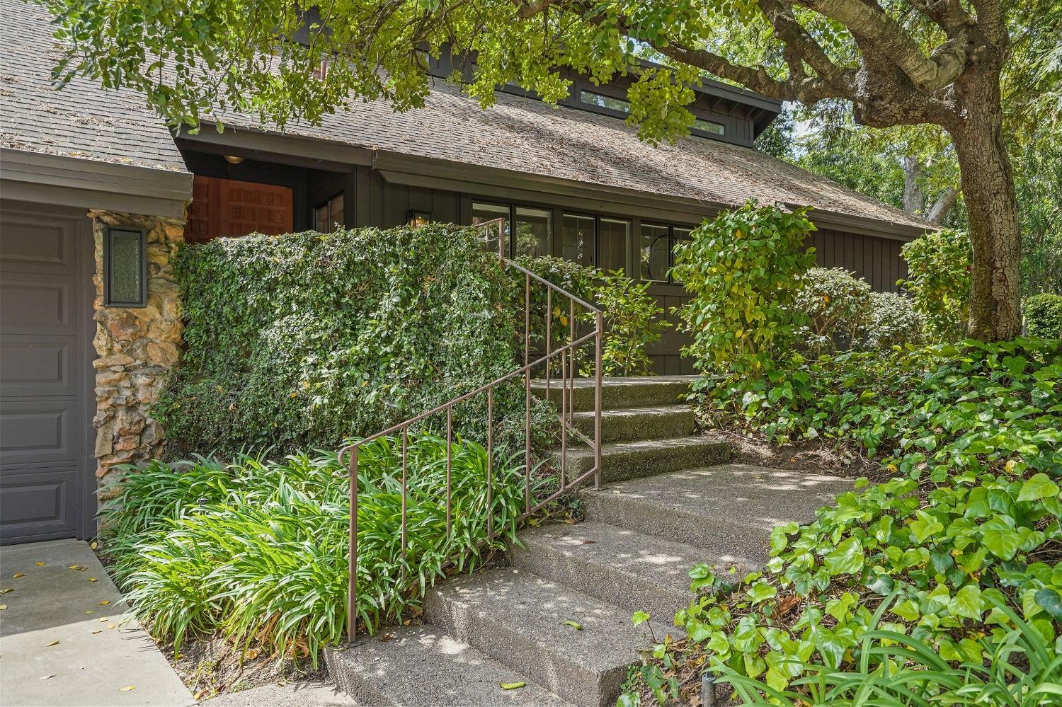 5940 Sarah Court