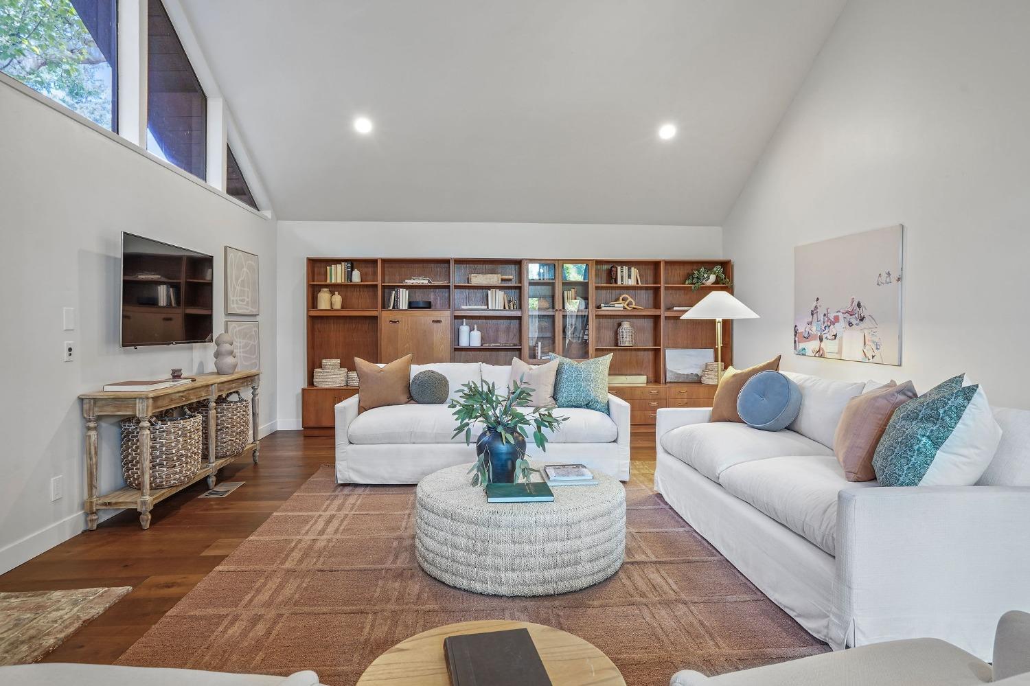 5940 Sarah Court