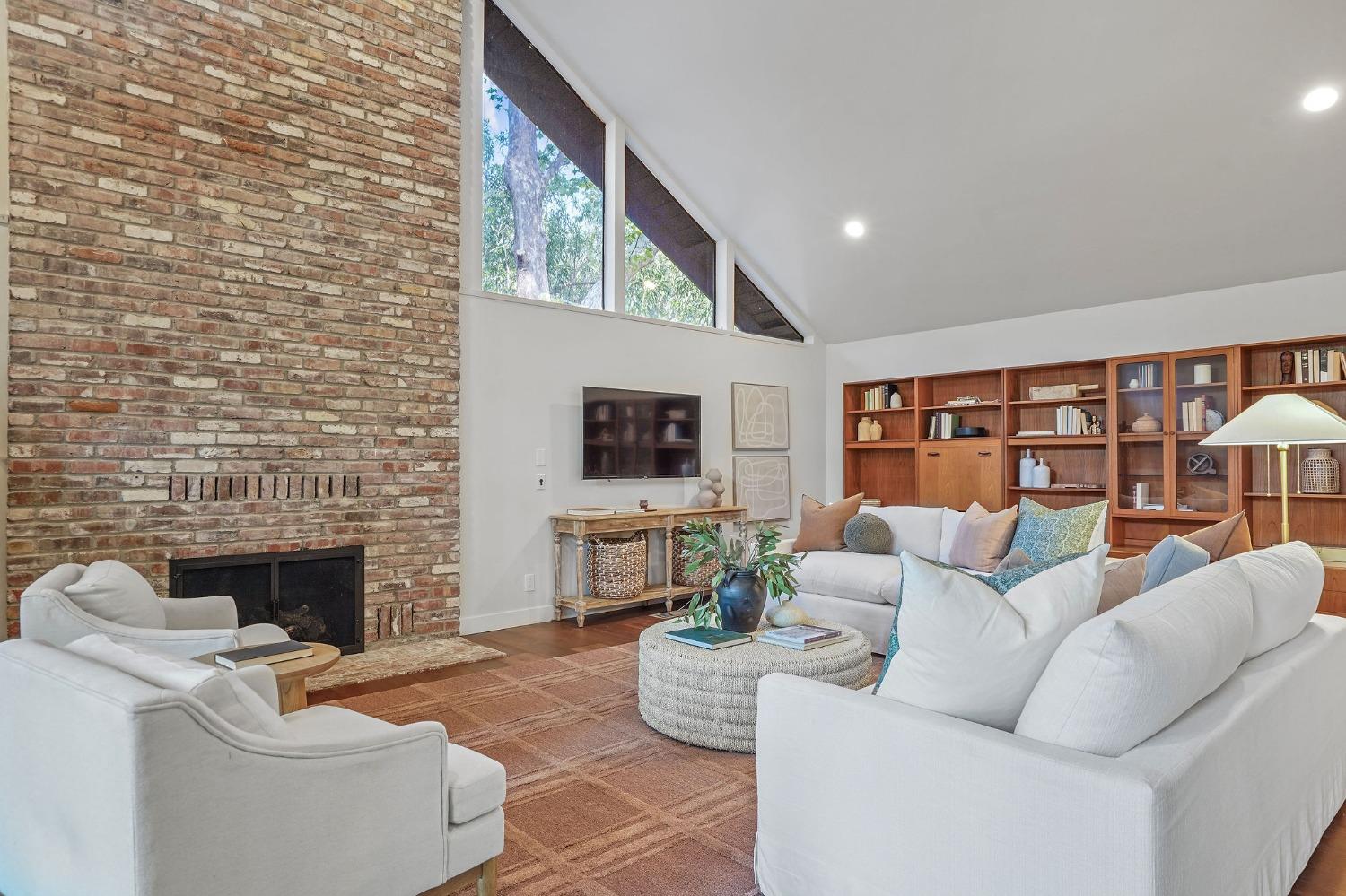 5940 Sarah Court