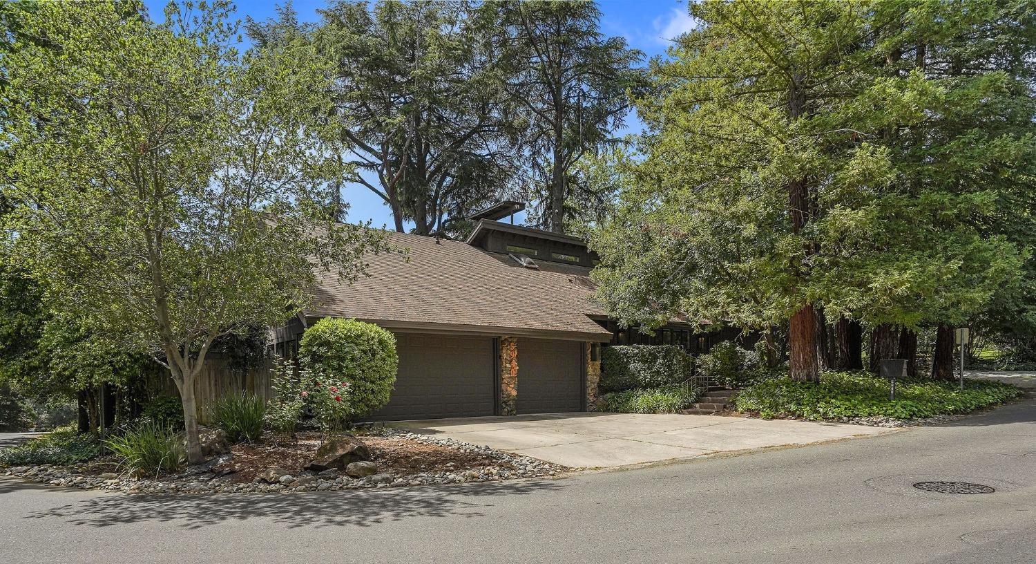 5940 Sarah Court