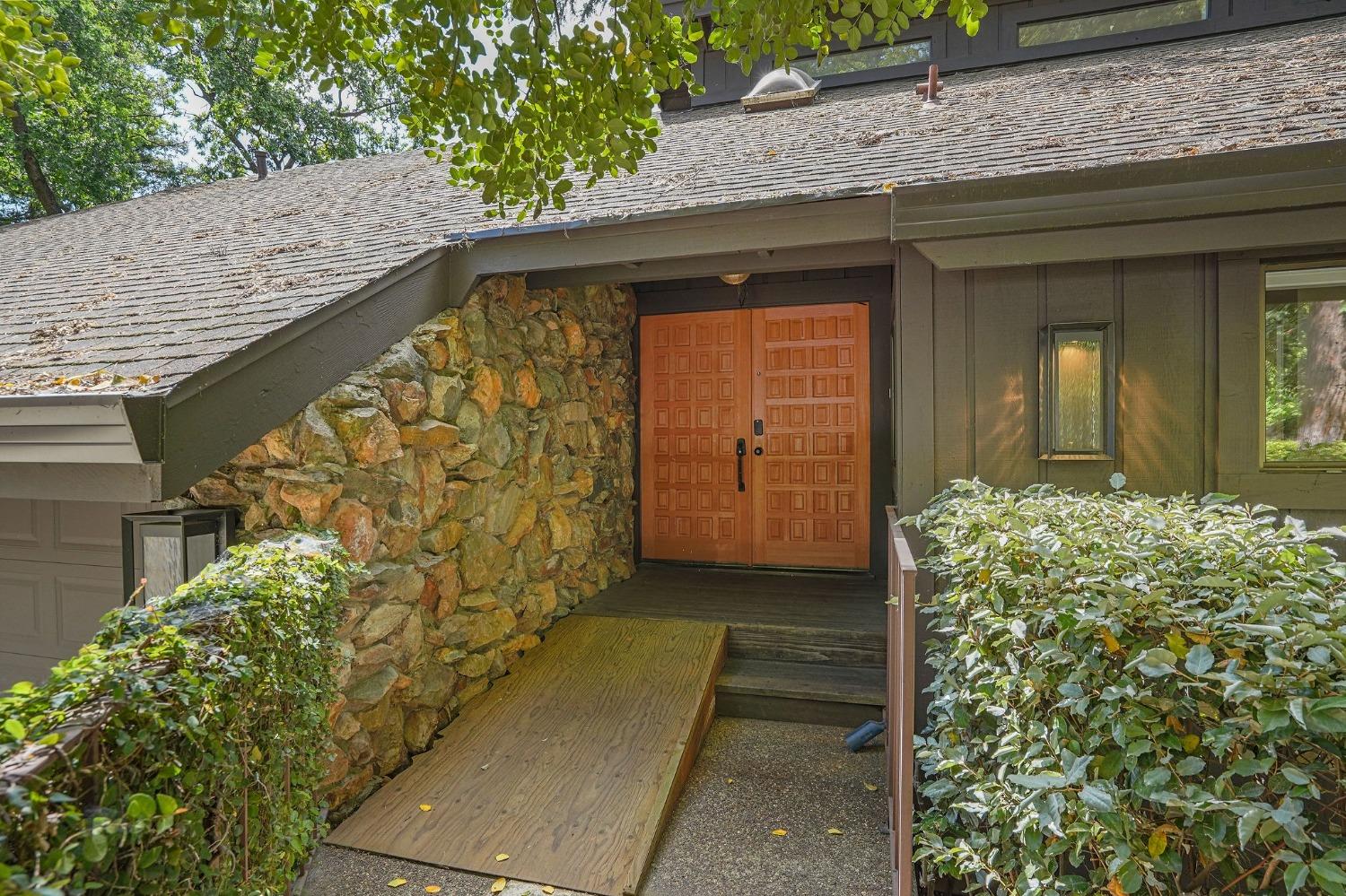 5940 Sarah Court