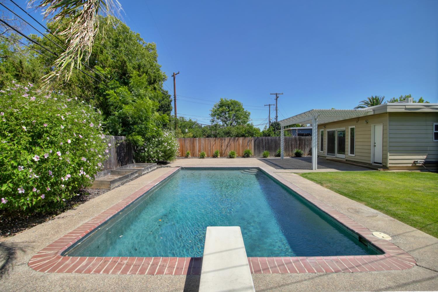 2224 Ione Street