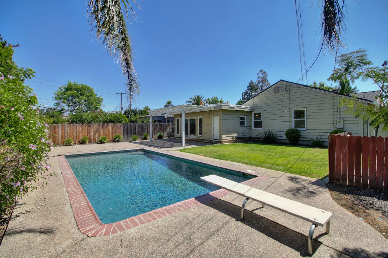 2224 Ione Street