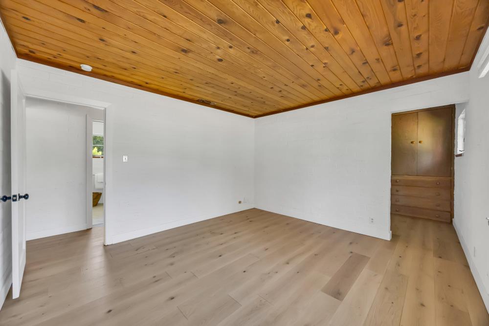 2710 Creekside Lane